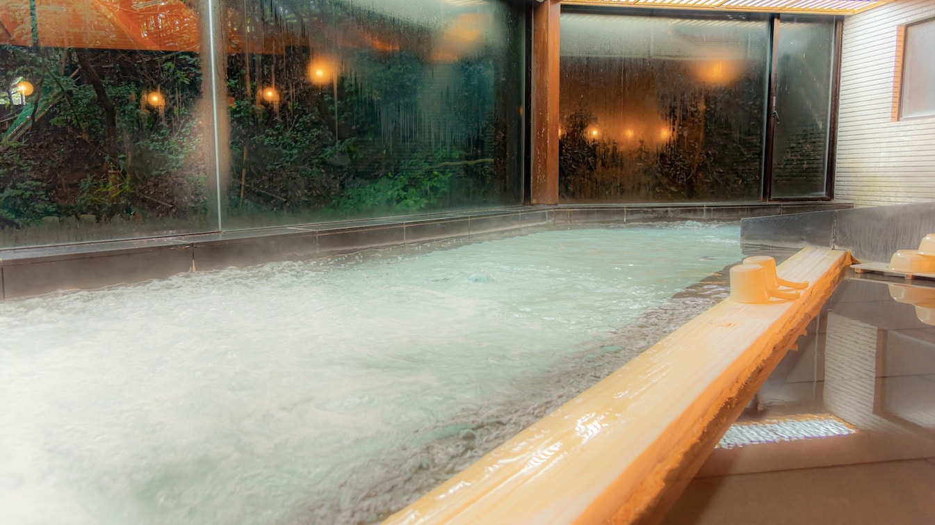 Panoramic bath "Hakkakudo" (hot water, not silver spring)