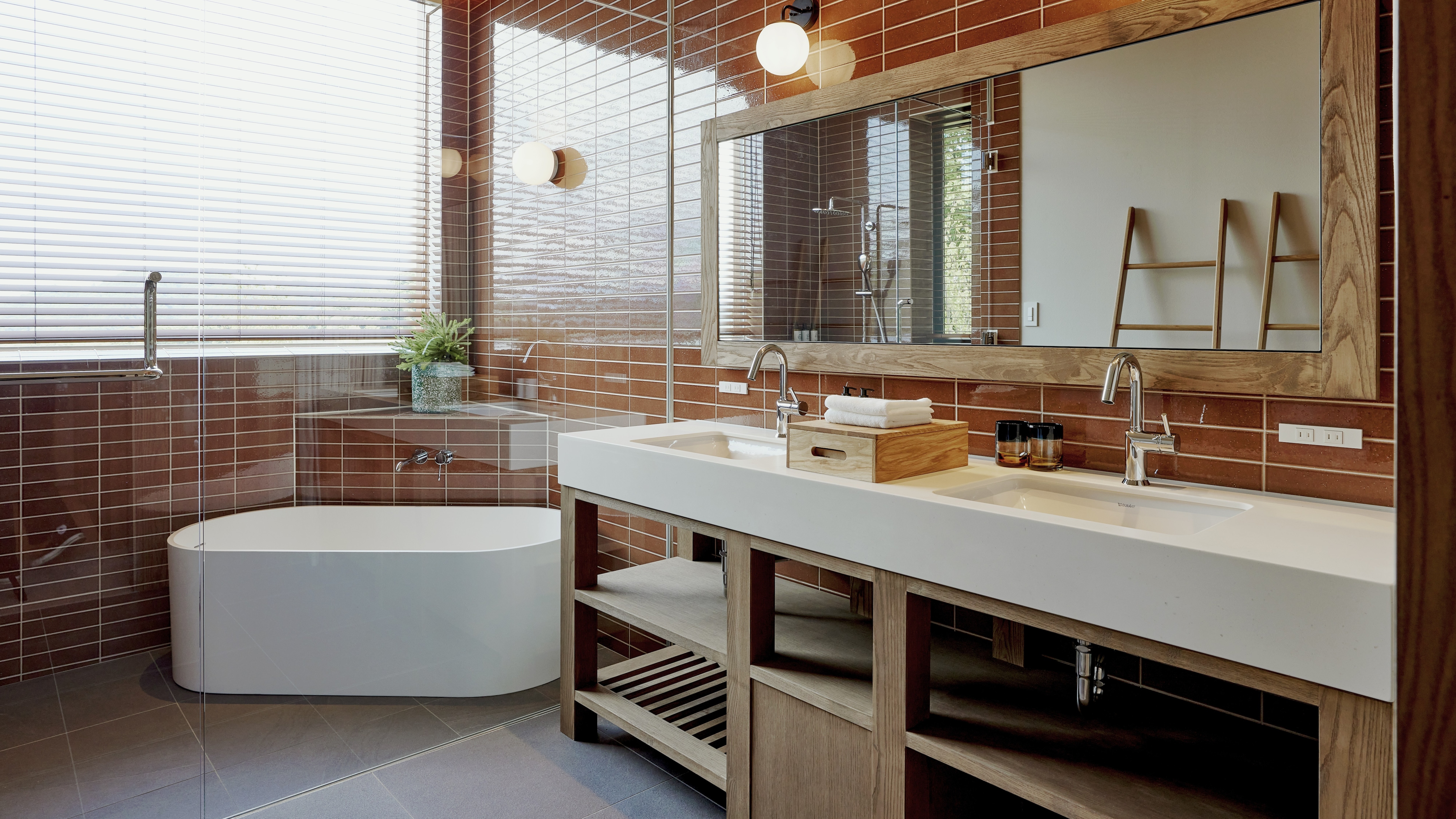 [204] A guest room inspired by designer Terence Conran