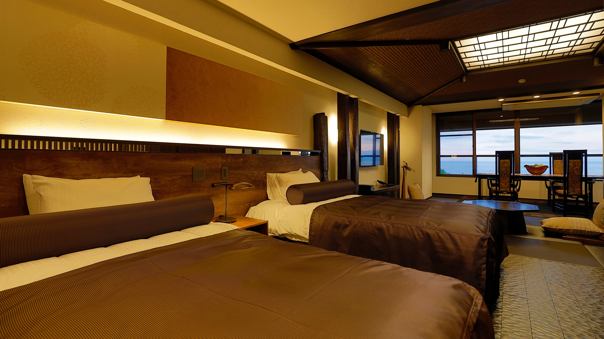 [The ocean is wide] Indoor dining, ocean view, and open-air bath