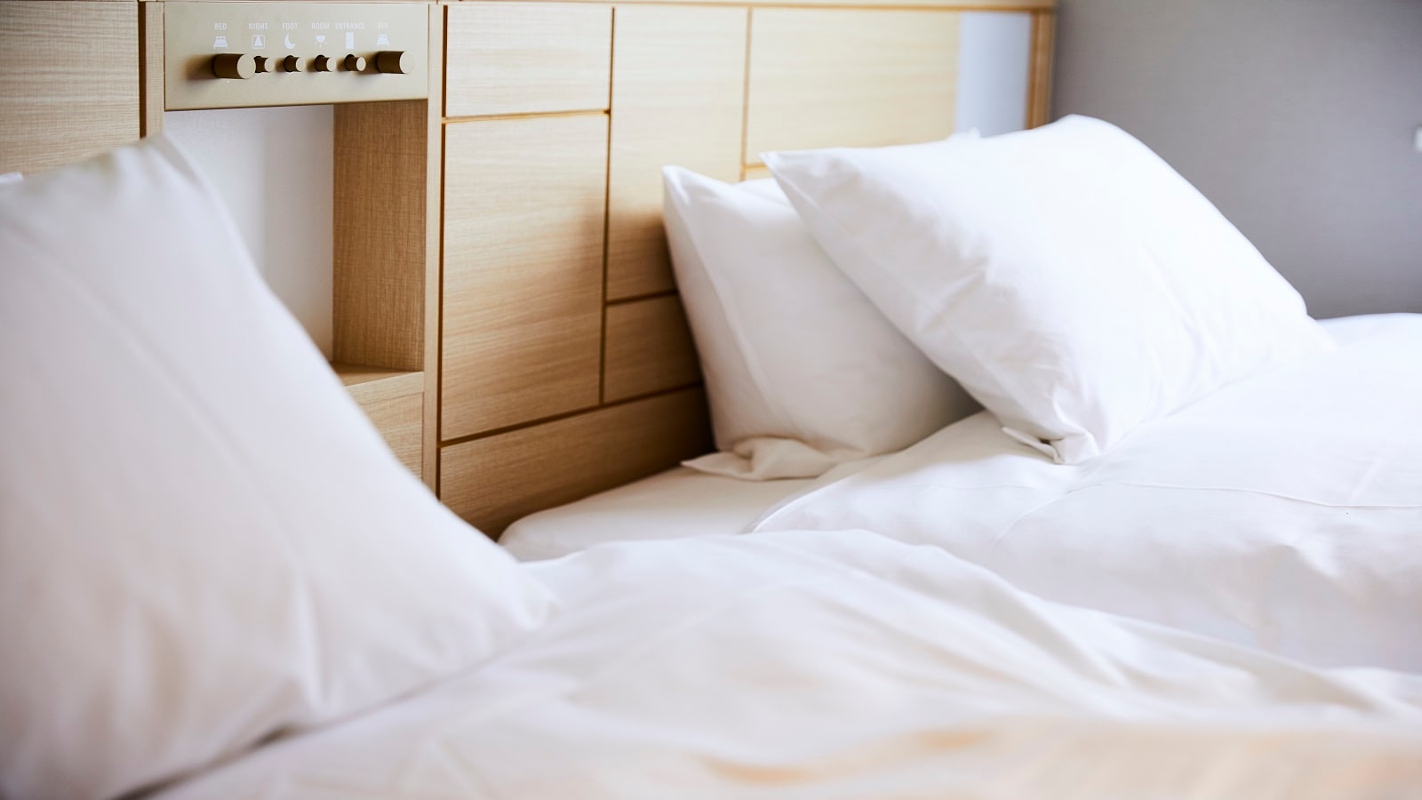 [Room | Bed]