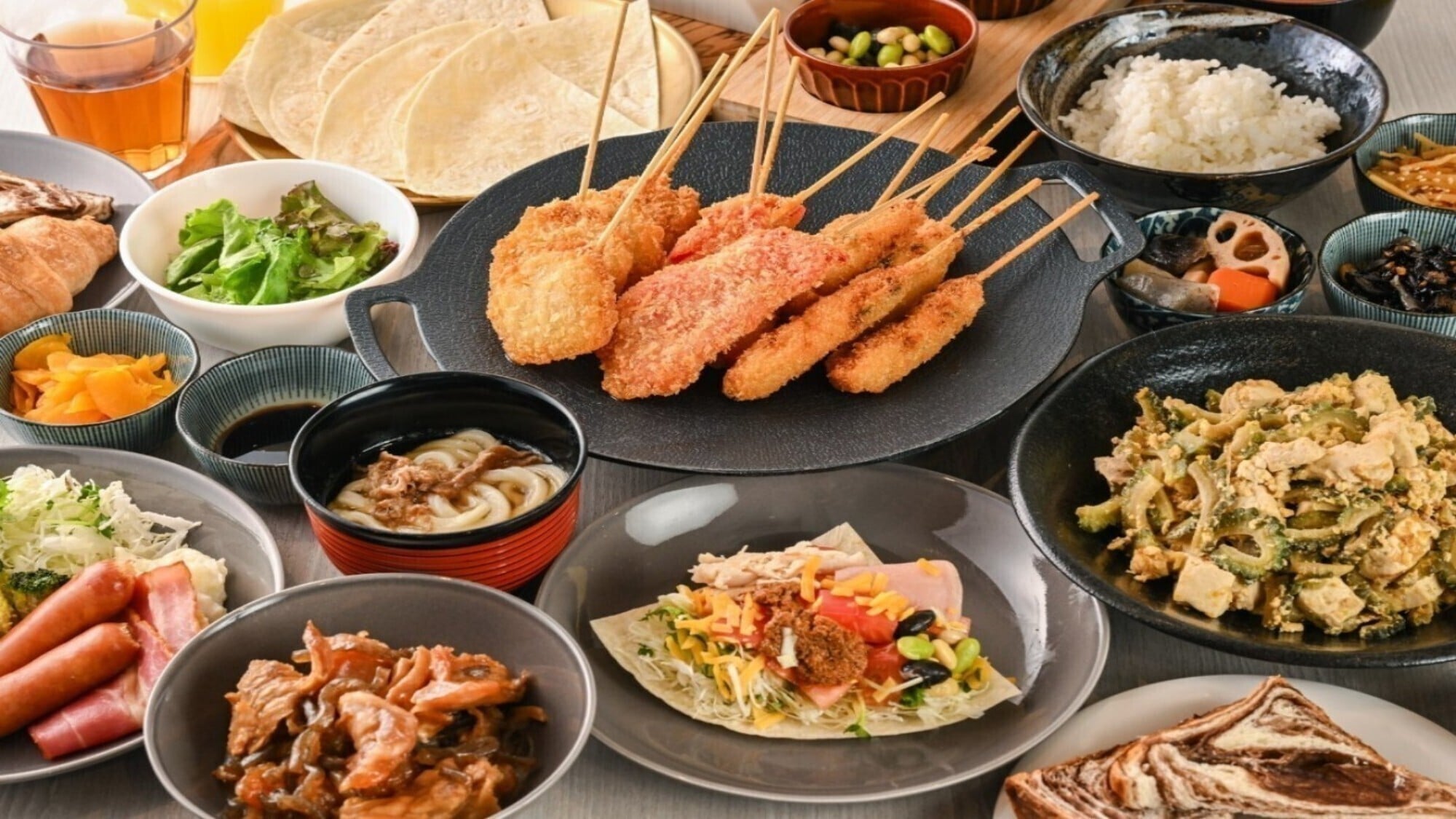 朝食ビュッフェ 6：30～10：00(9：30L.O）串カツや肉吸いうどん・韓国料理を日替わりで♪