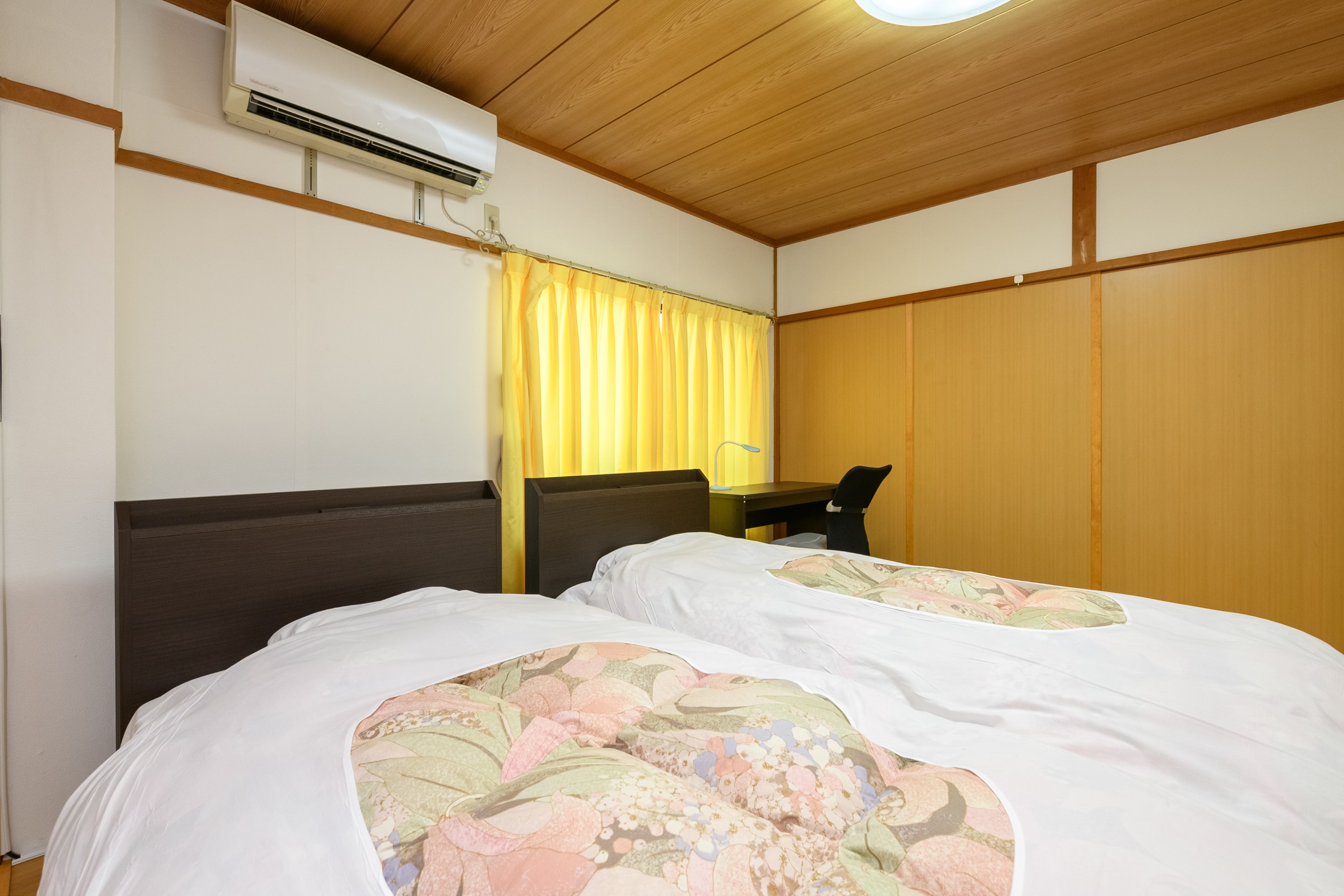 [Non-smoking] Twin room (no bath or toilet)