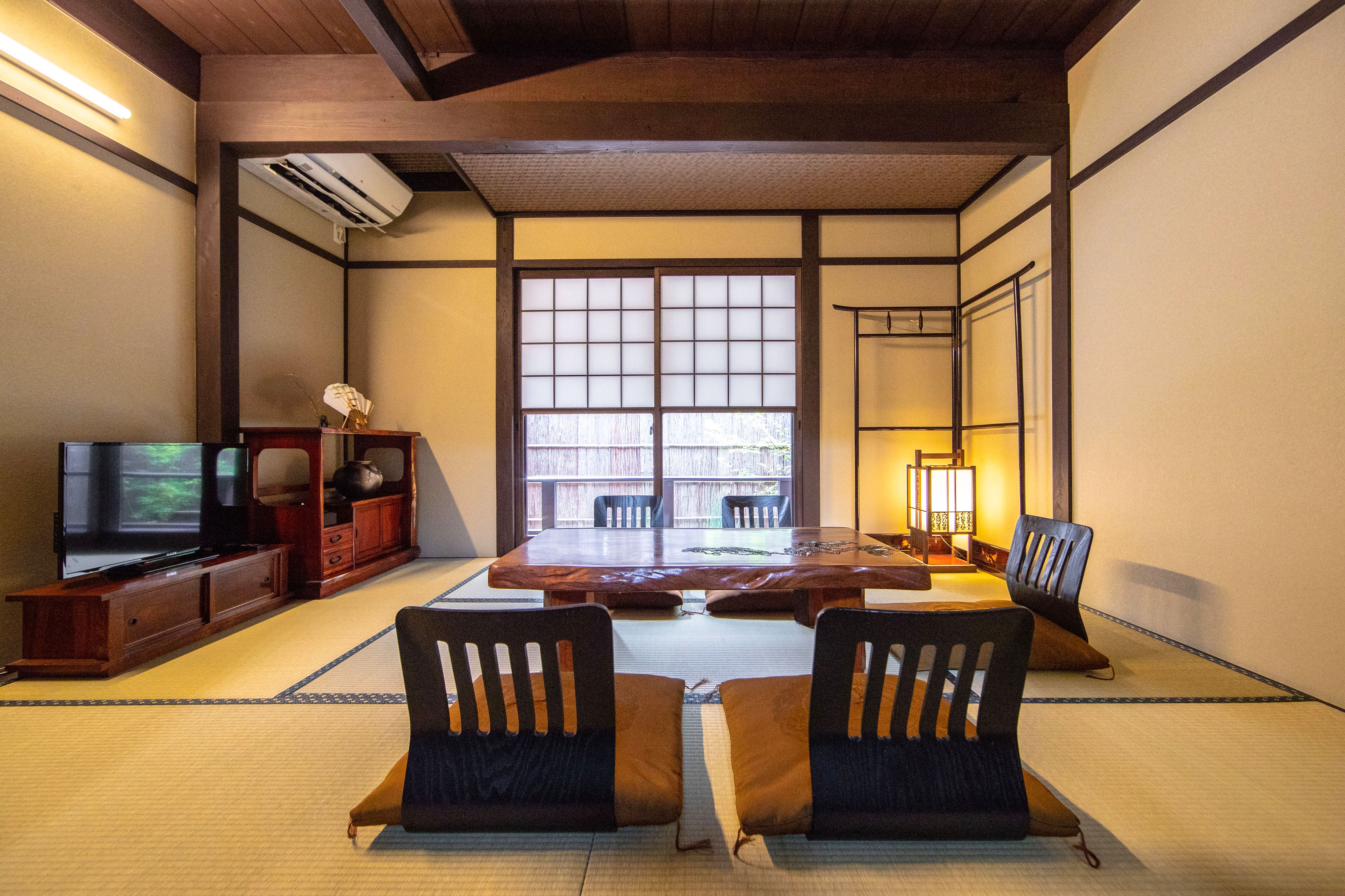 Japanese-style room