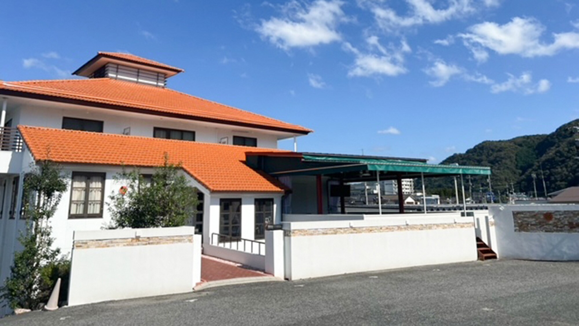 ・[Exterior] This pension faces the Yoshino River. Please use it as a base for visiting hot springs and sightseeing.
