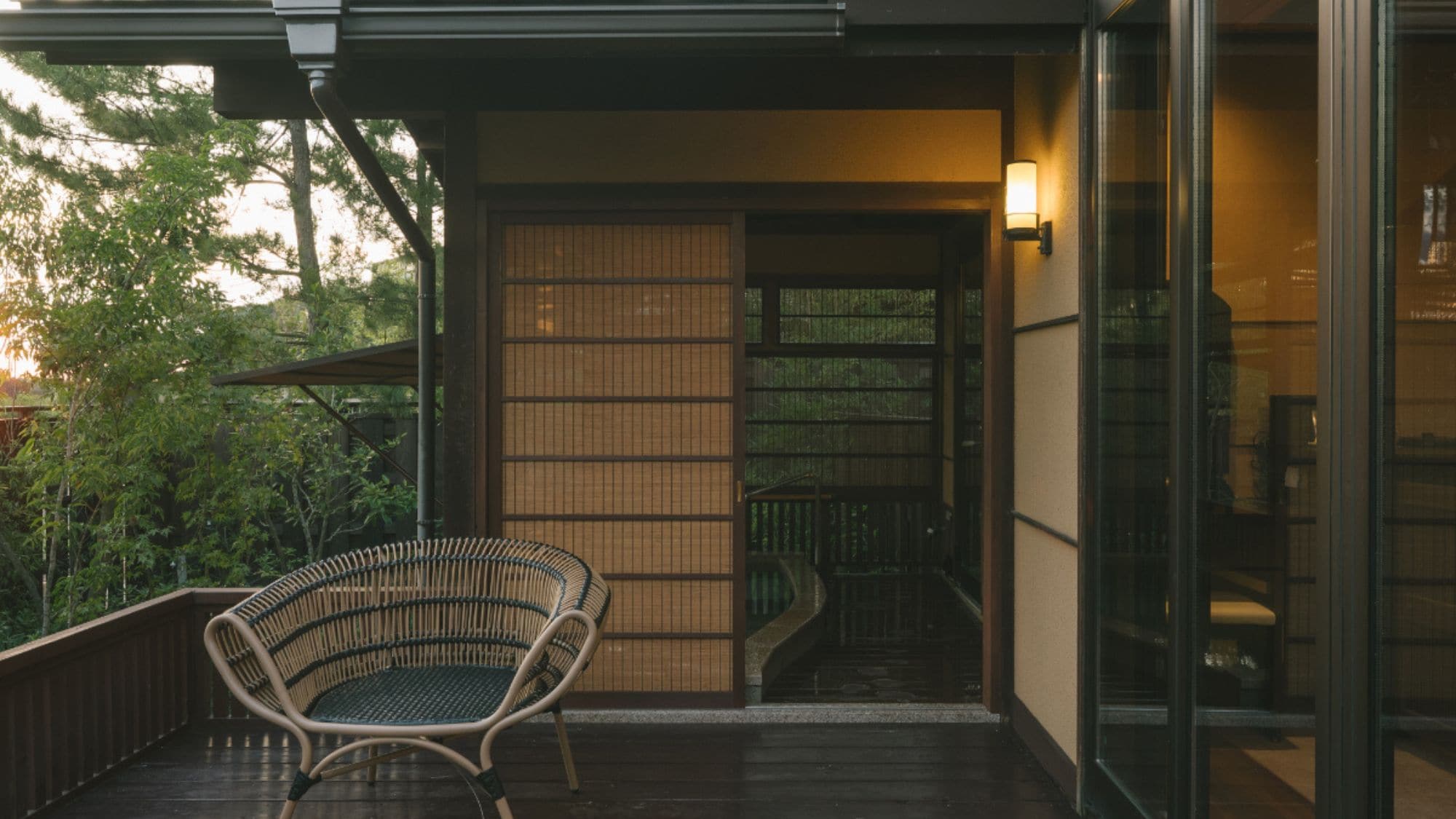 [Có một tòa nhà cho thuê cho năm nhóm mỗi ngày]