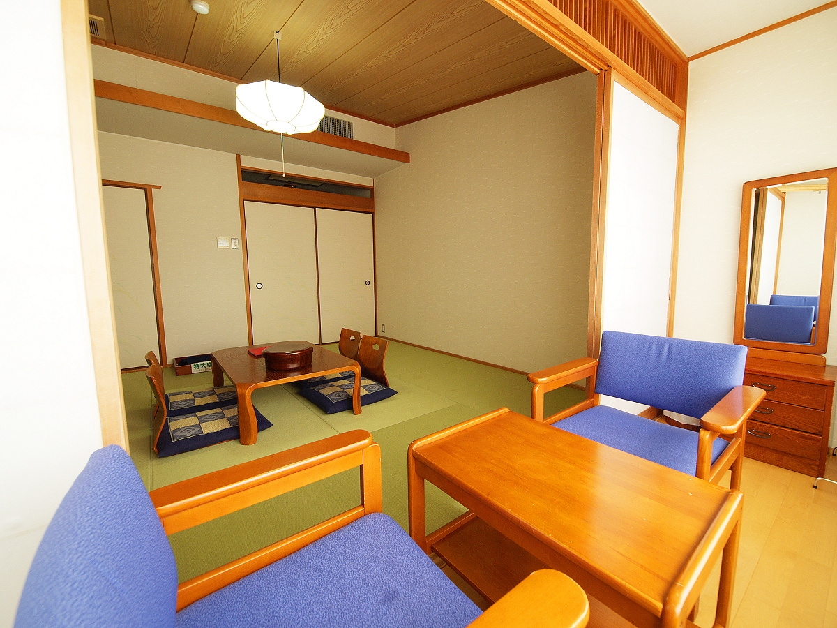 At a hot spring, you'll want a tatami room.