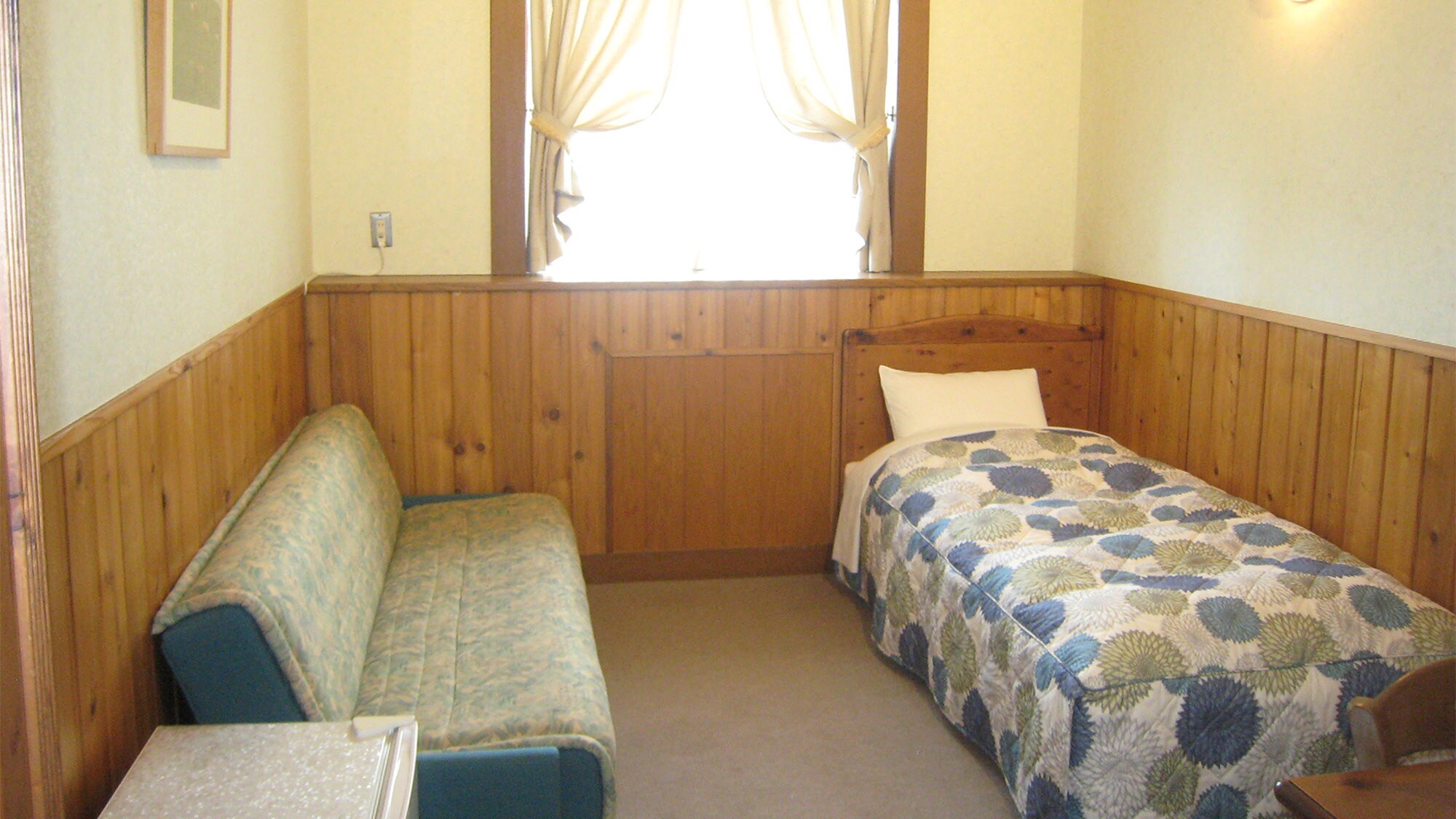 ・[Example of Western-style room B] Single room. With bathroom and toilet