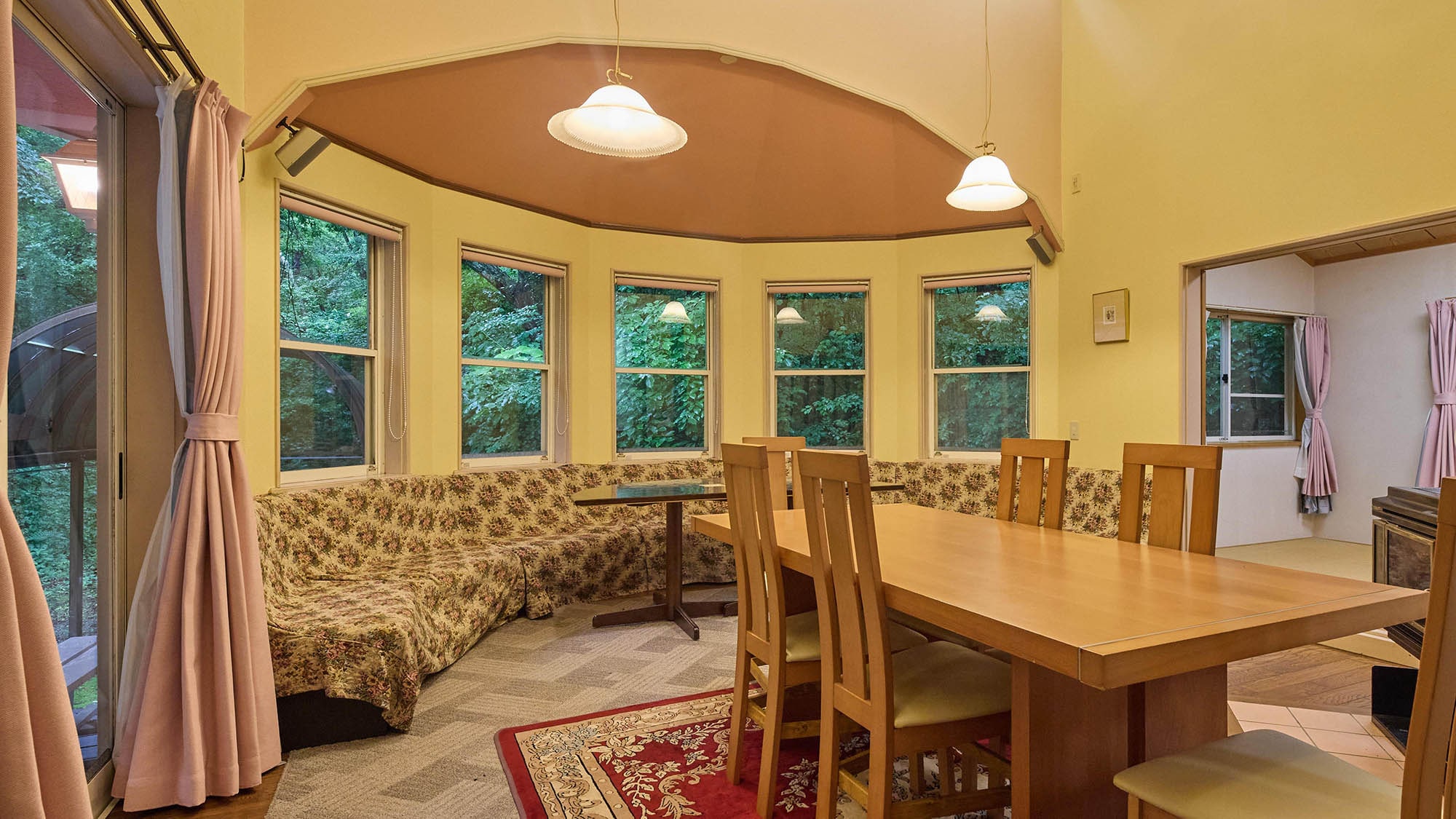 ・[Excel] The large circular living room is stylish. Perfect for making memories with three generations of your family.