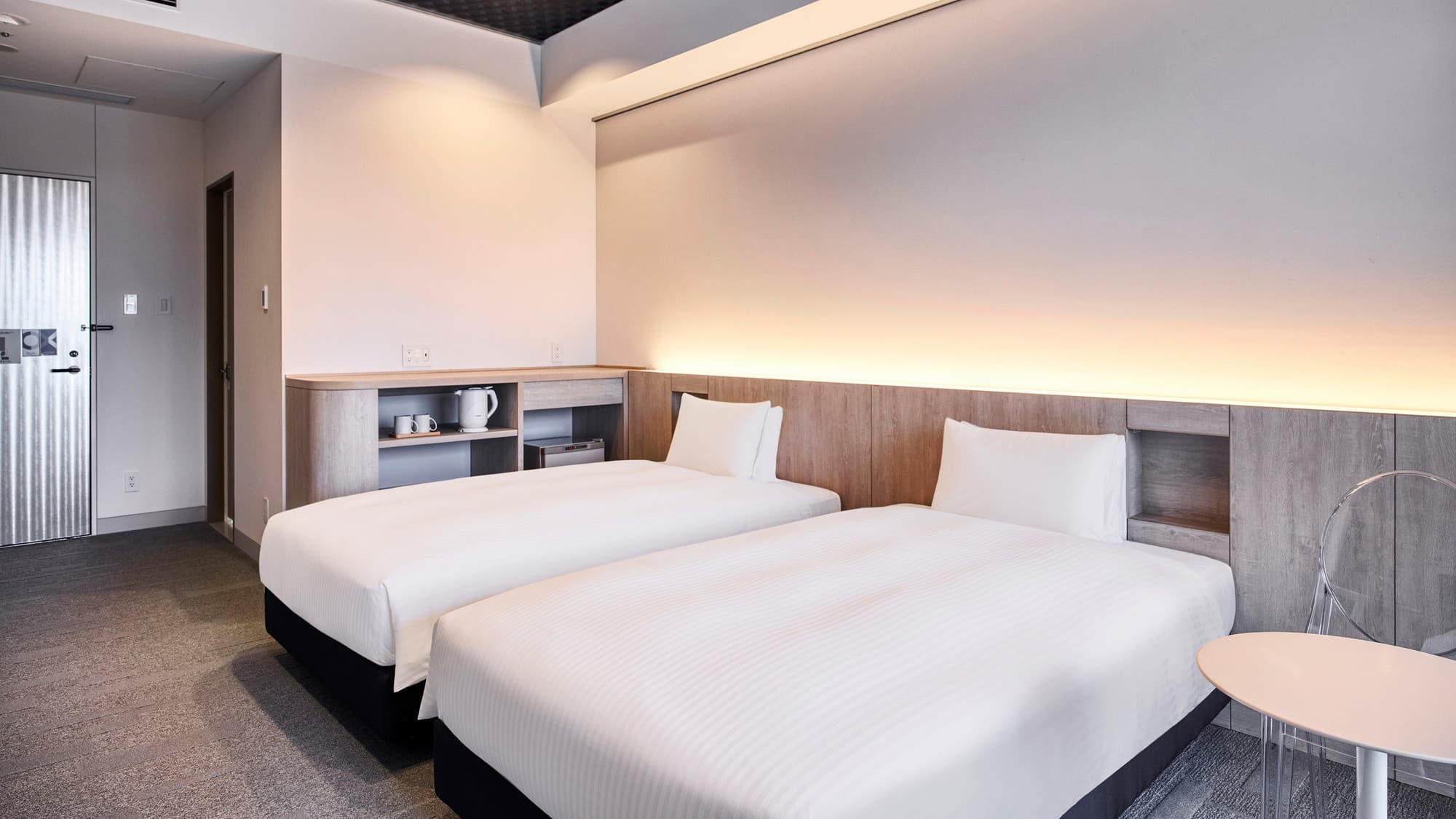 Deluxe Twin Room | A clean and simple yet relaxing space.
