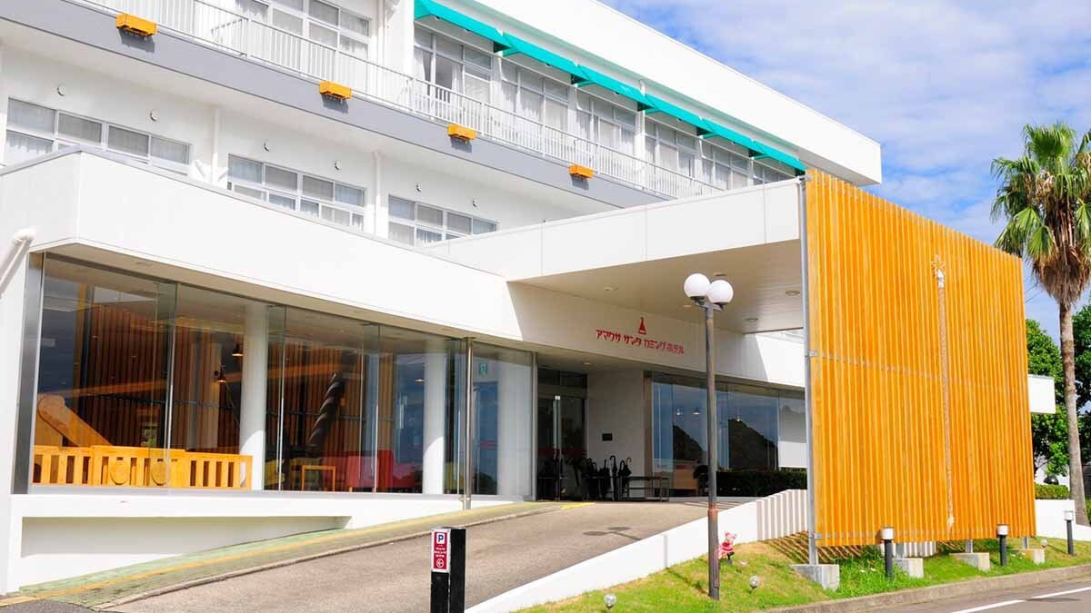 ภายนอกโรงแรมซานต้า คัมมิง