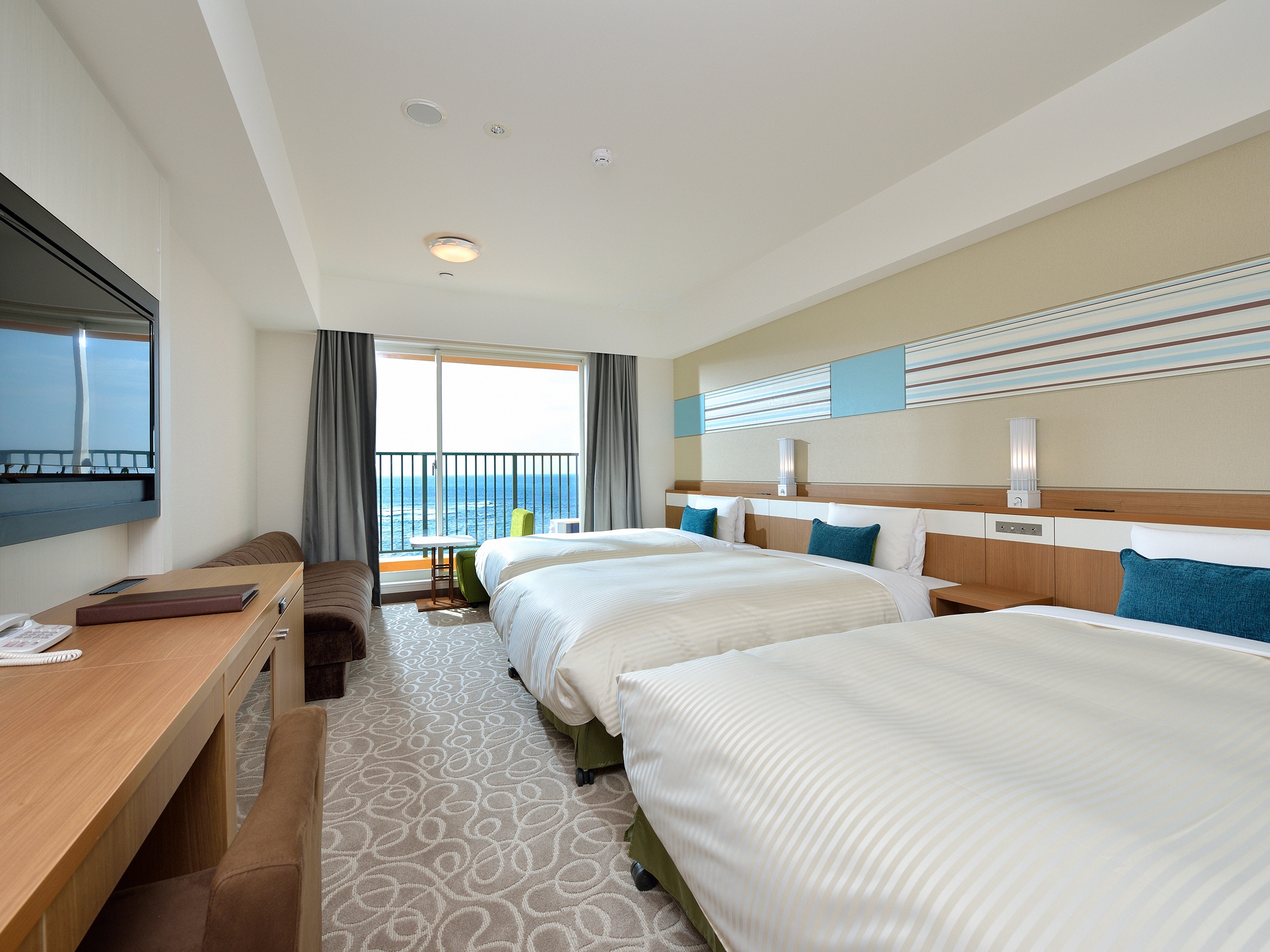 Annex ★ Deluxe Ocean Front Room (2nd-4th floors)