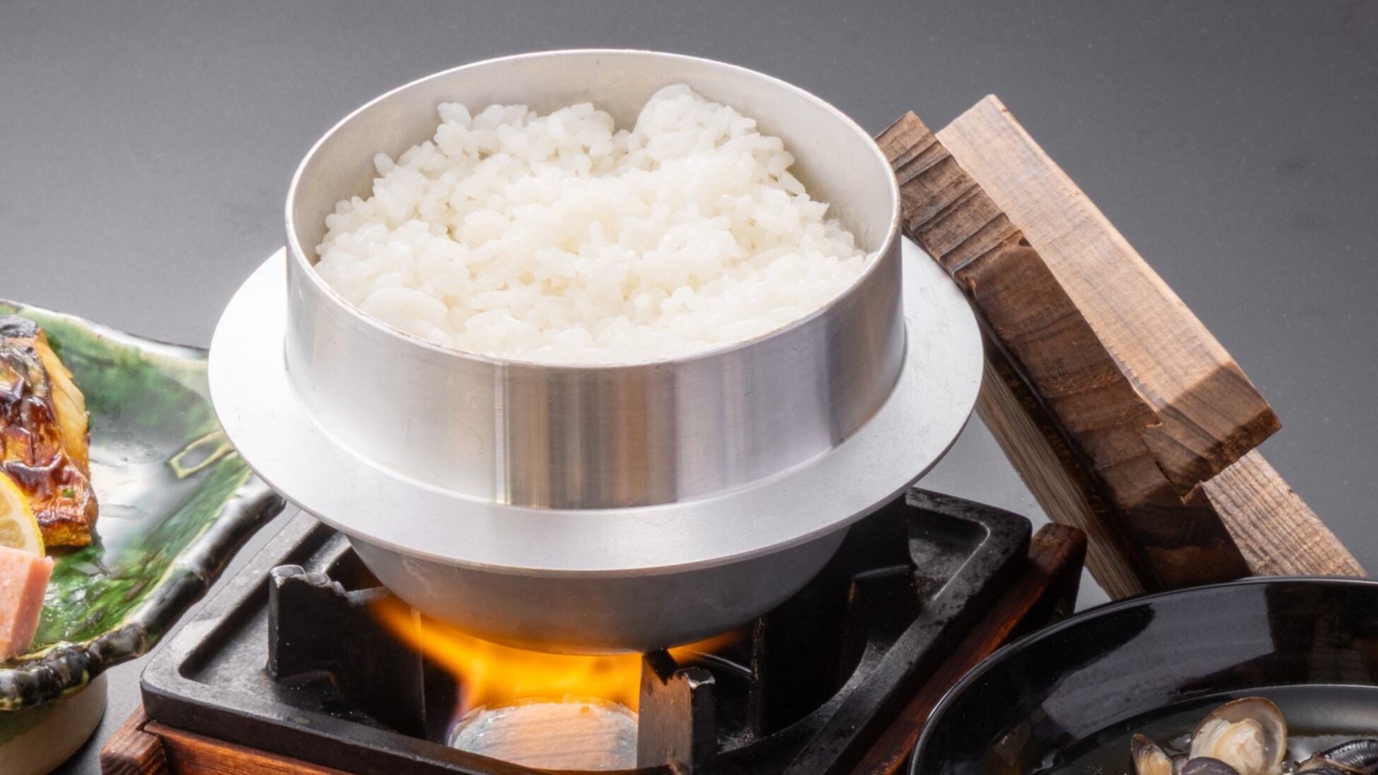 [อาหารเช้าแบบญี่ปุ่น] ข้าวหุงสดใหม่ ใส่ใจทุกเม็ดข้าวอย่างพิถีพิถัน *ตัวอย่าง