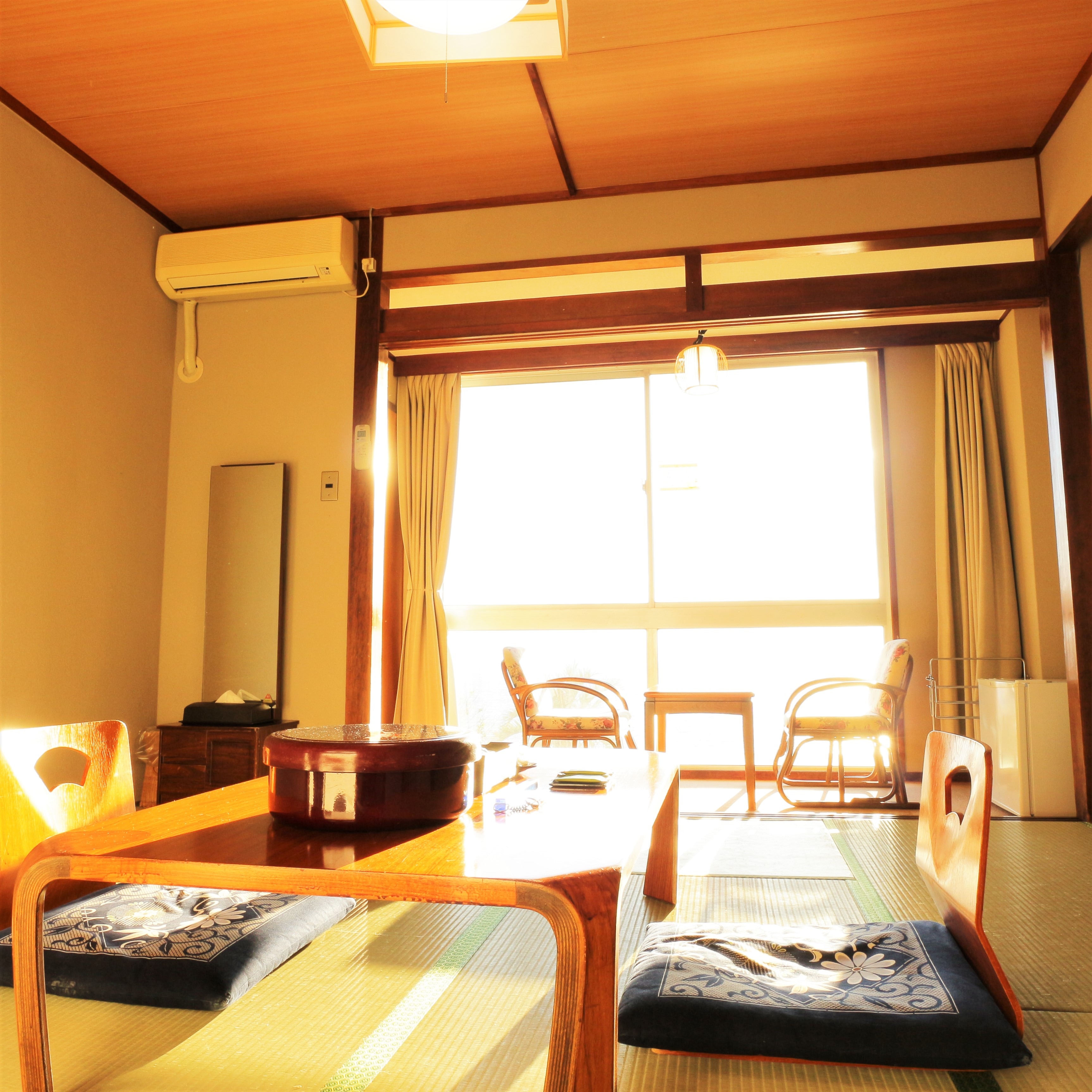 [Main building] Relaxing 8 to 10 tatami mats, Japanese-style room on the sea side