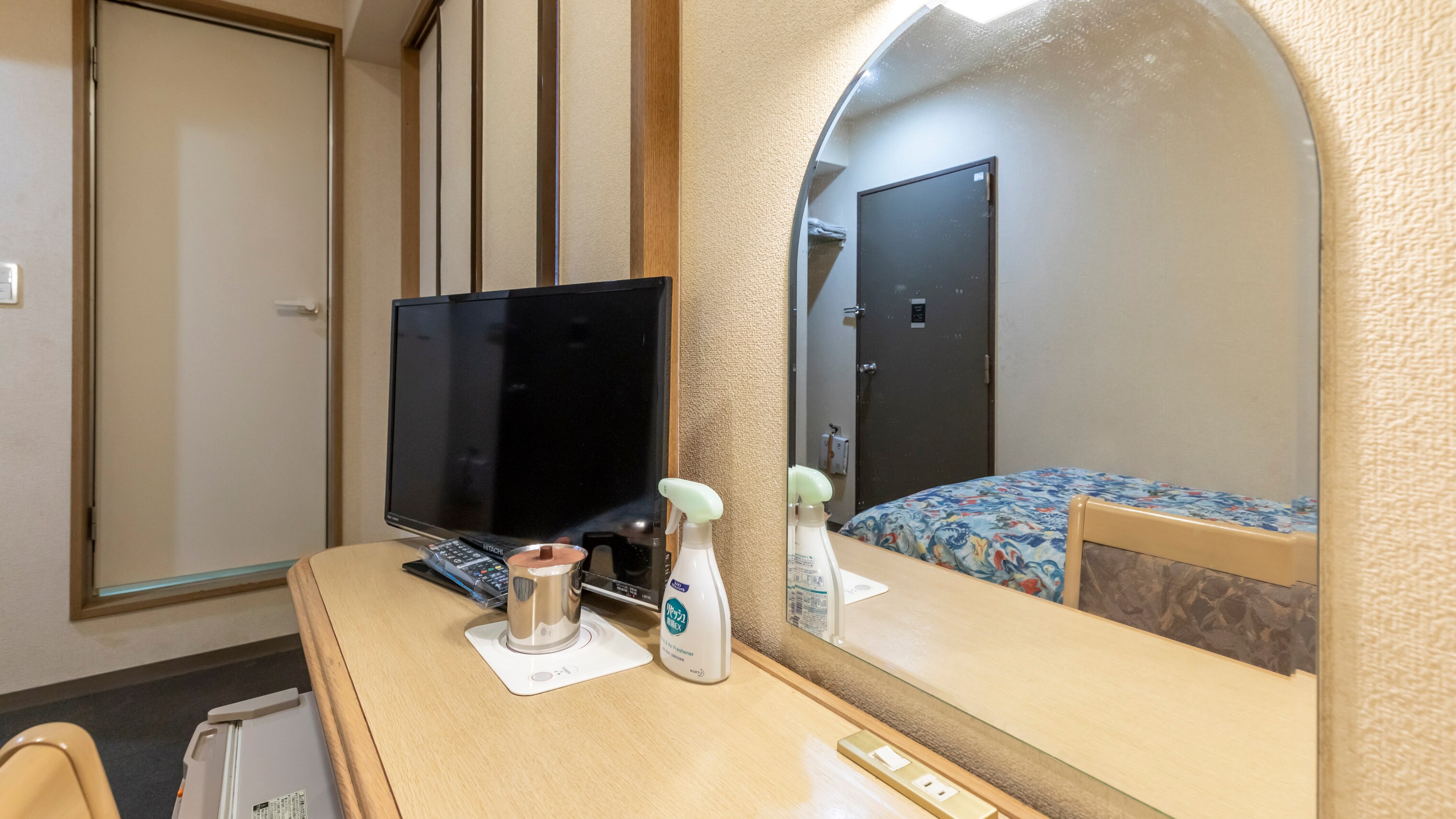 [Smoking] Semi-double room