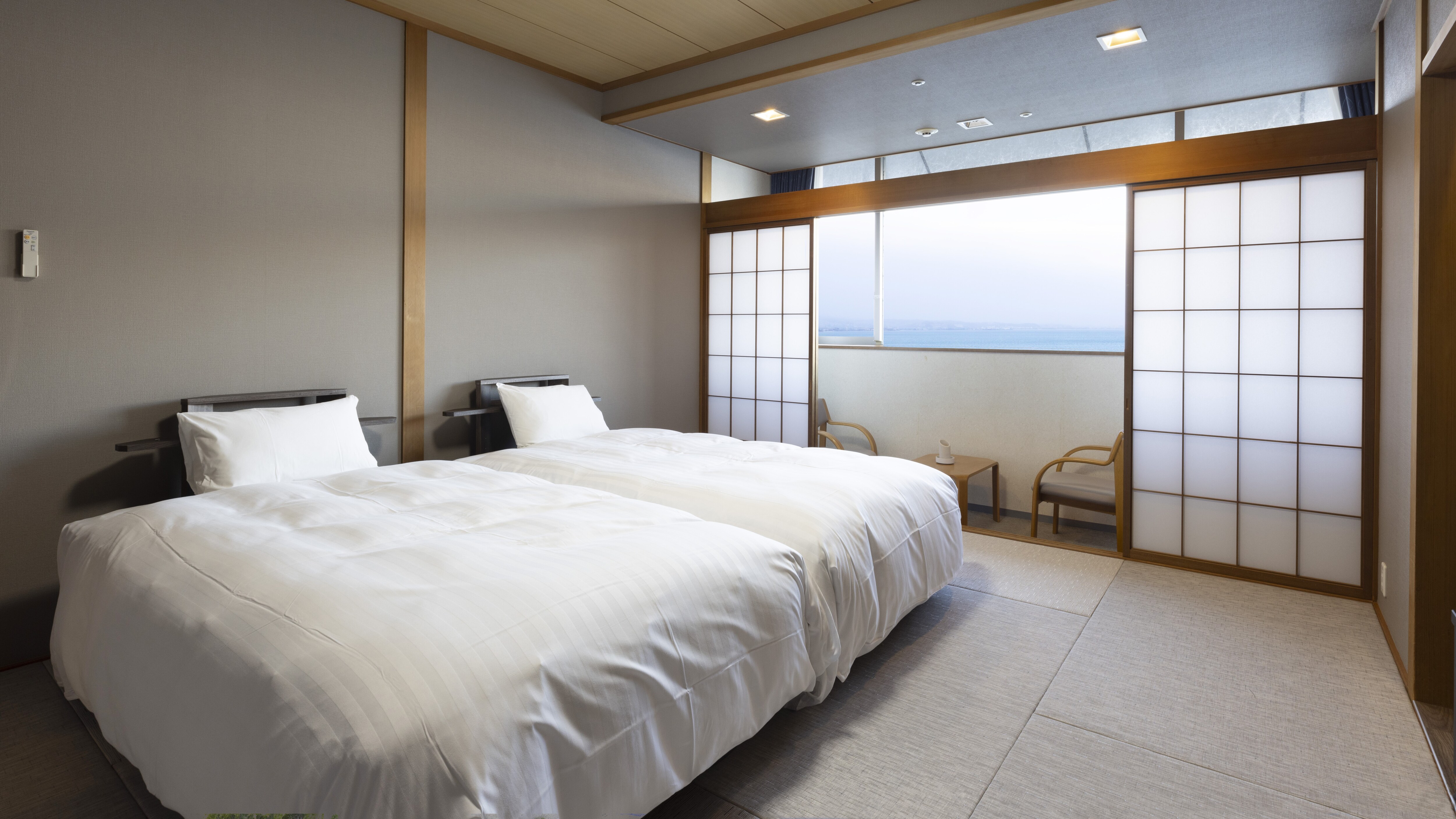 Lake view Japanese-style Hollywood twin room (non-smoking, 40 square meters)