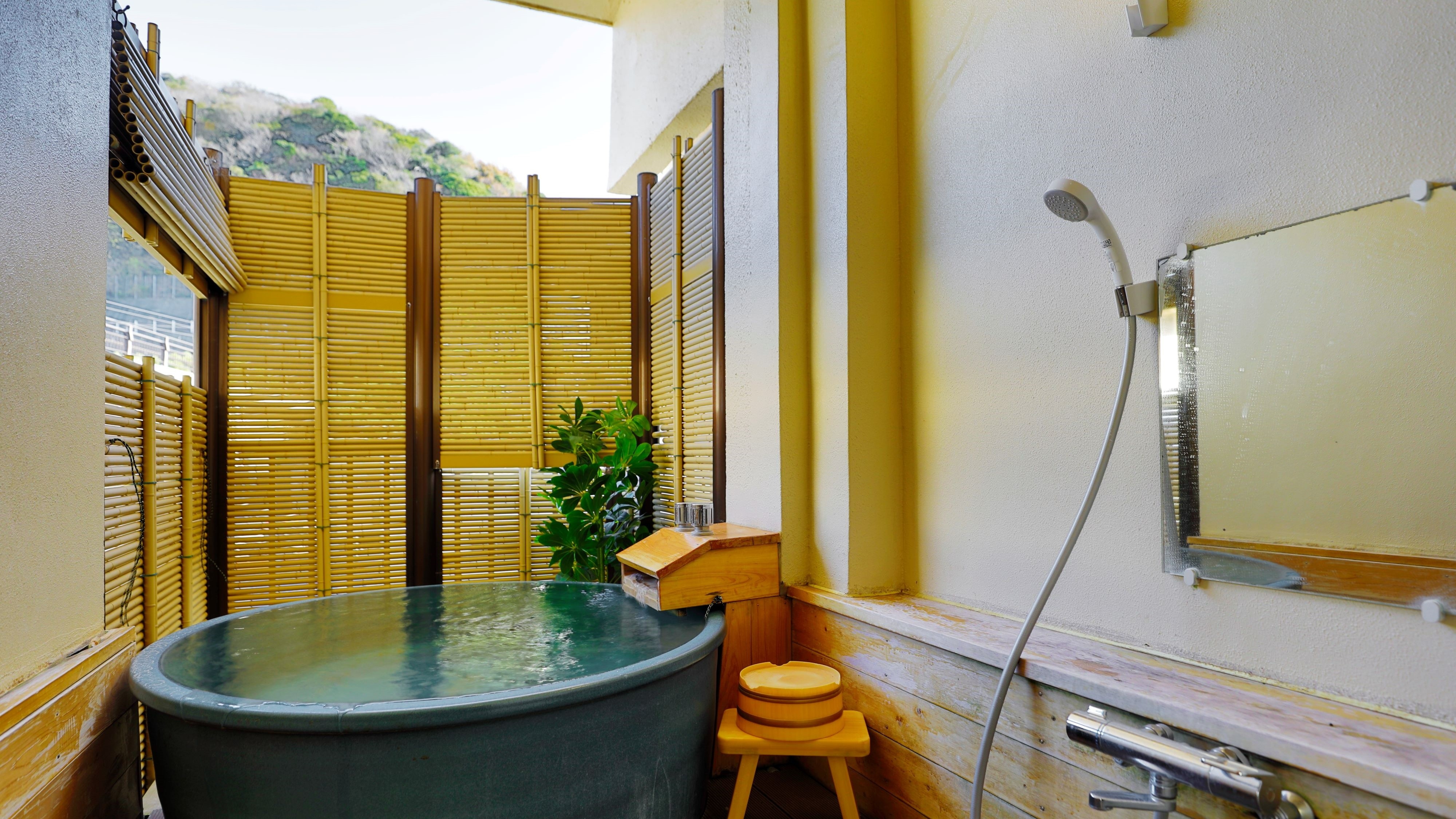 Japanese-style room with an open-air bath facing the ocean. Although the bath in the guest room is not a hot spring, please enjoy your own private time.