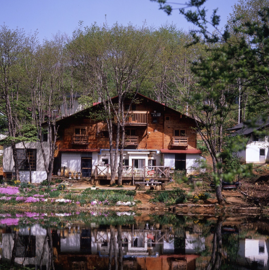 Exterior (lake side)