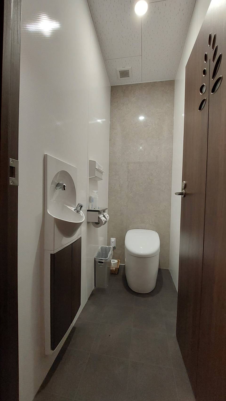 Shared toilet (for men)