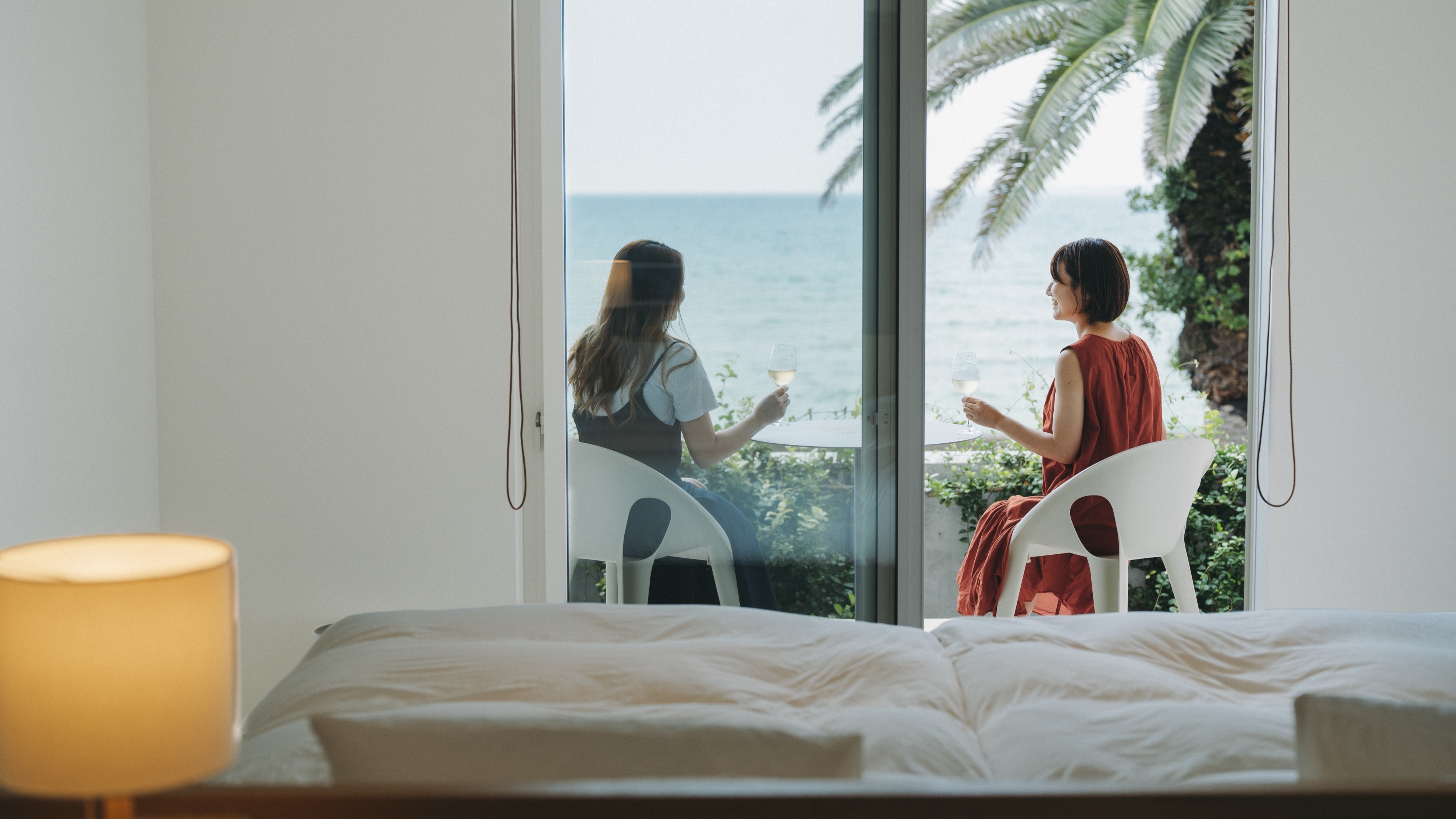[Ocean Terrace Twin] Enjoy coffee time or a cup before dinner on the sea-facing terrace.
