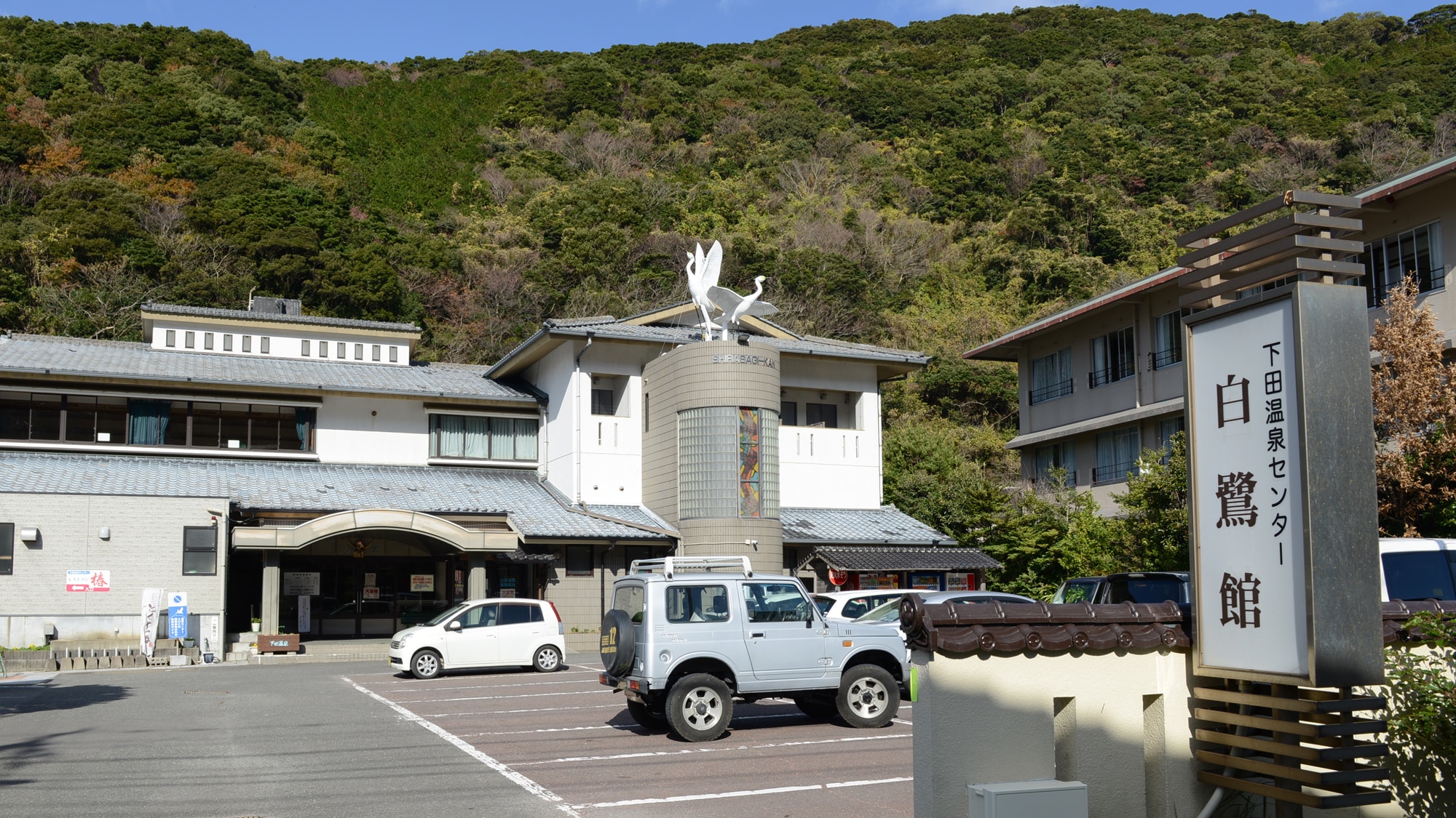 *[Dekat] Shimoda Onsen Center Shirasagikan berjarak 20 menit berkendara dari hotel. Anda dapat menikmati air panas langsung dari sumbernya.