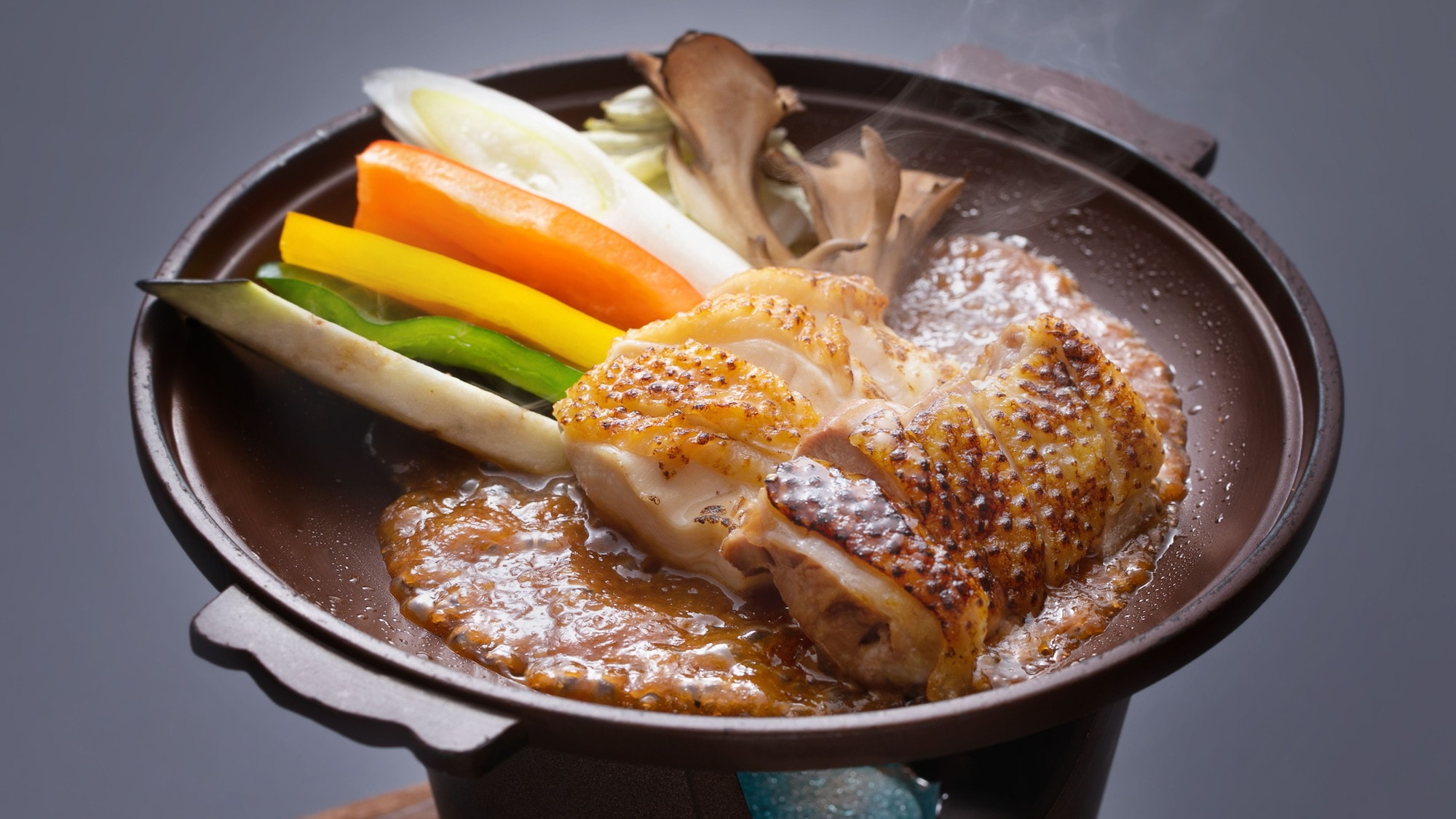 [Hidangan tambahan] “Ayam Hinai dan sayuran musiman yang dipanggang dengan saus miso spesial”