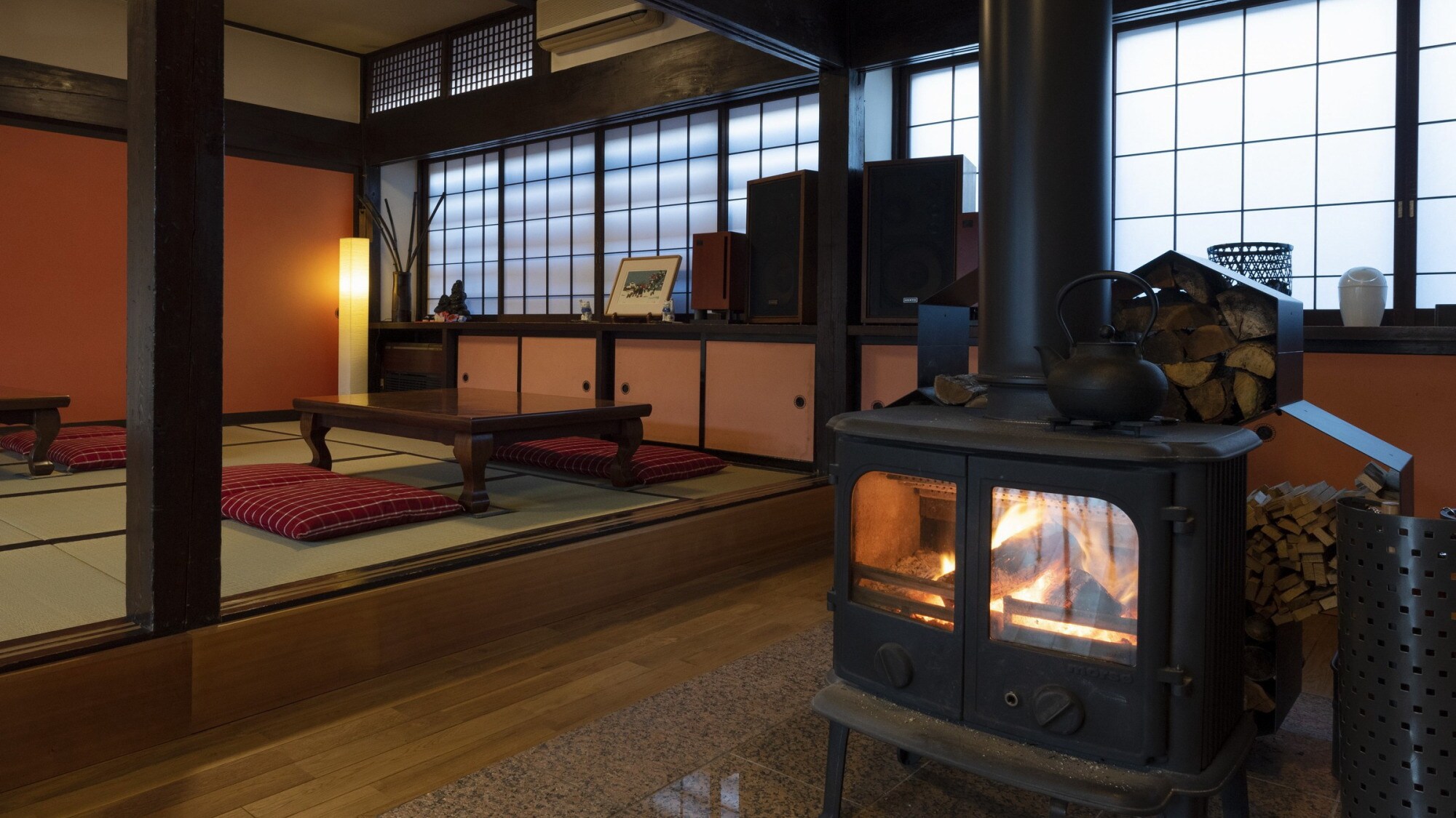 [Lounge] There is a wood stove