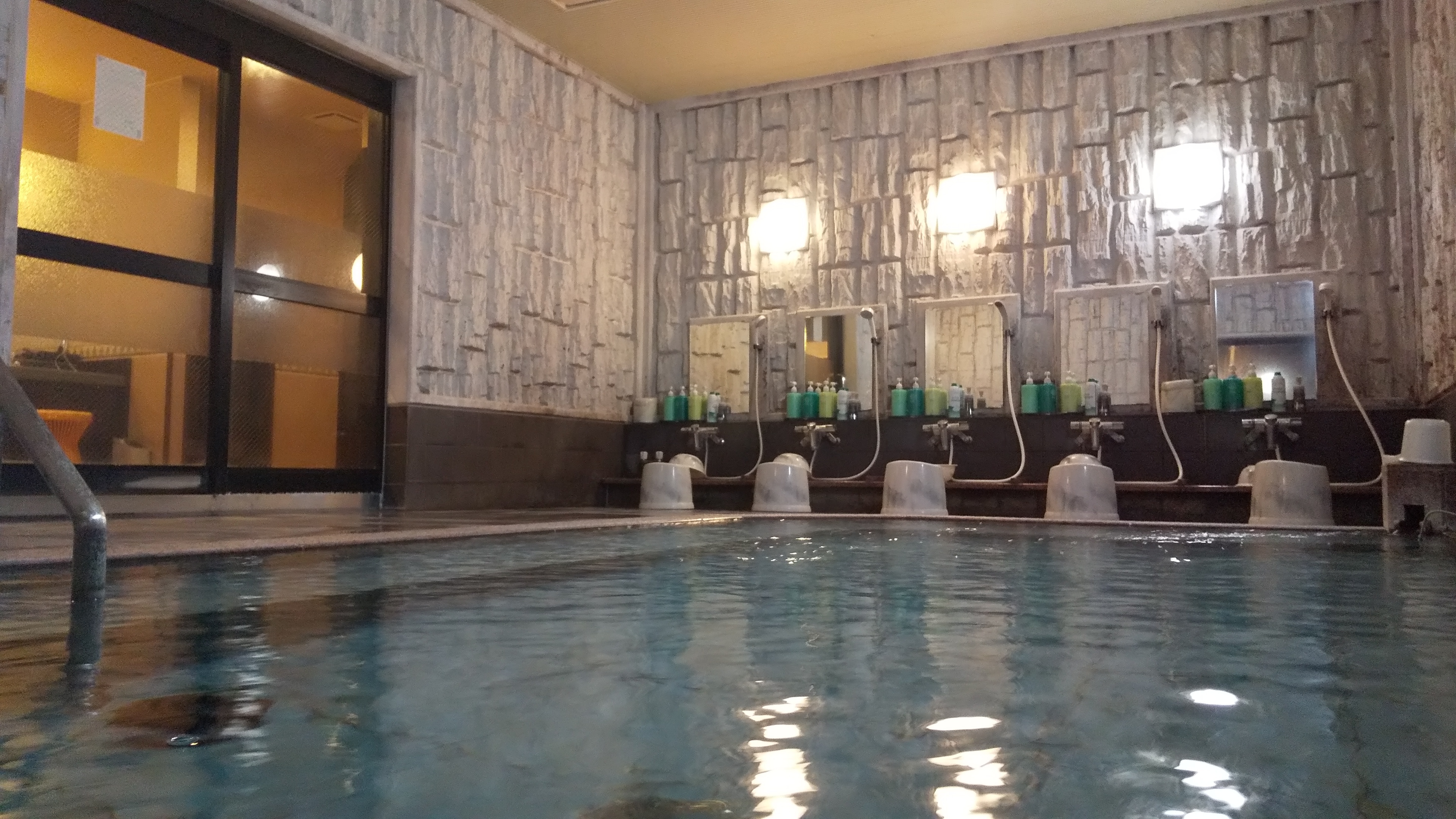 Stretch your legs and relax ♪ It's a men's bath ♪ Please enjoy while looking at the garden ♪