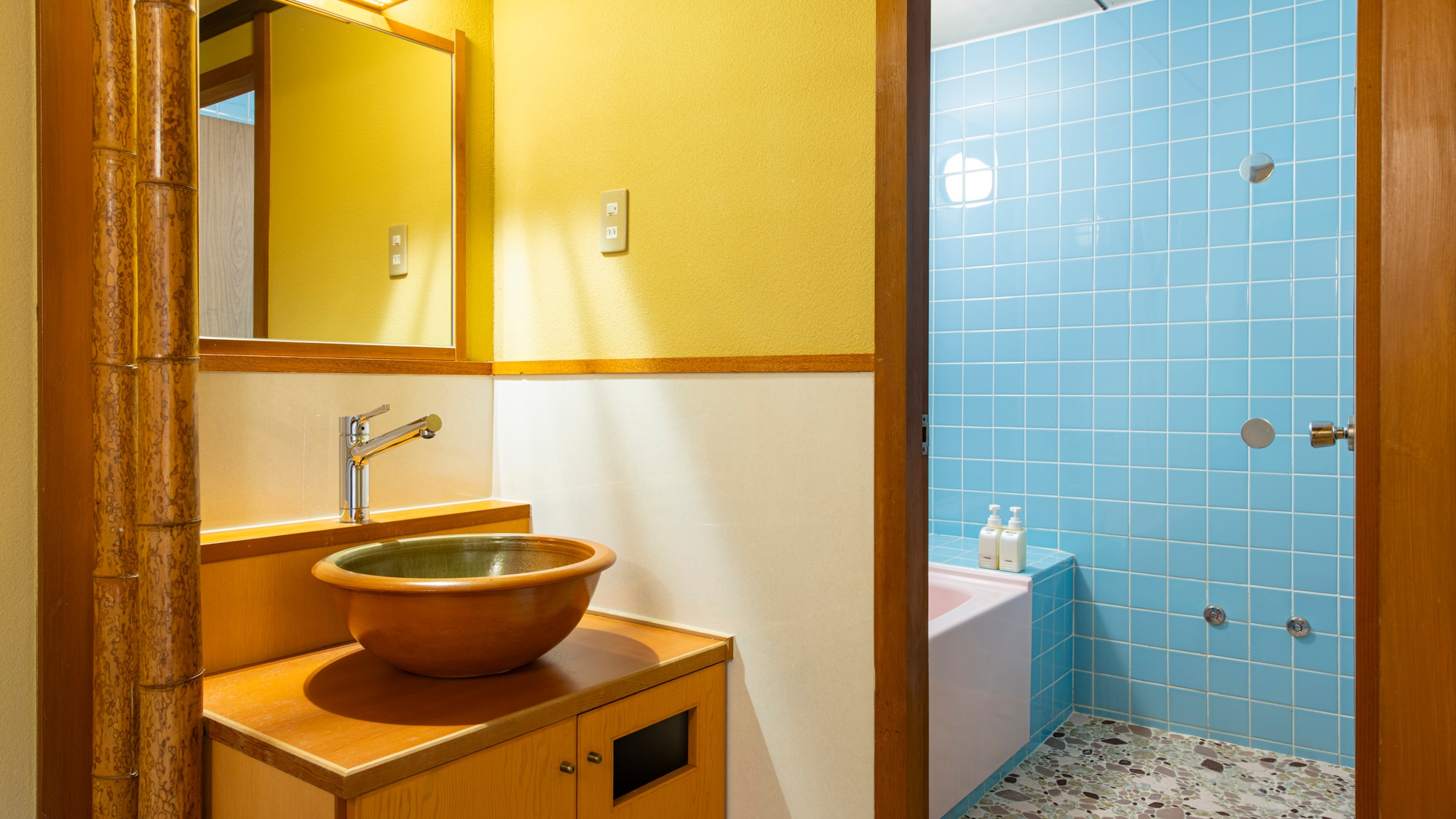Standard guest room_bathroom