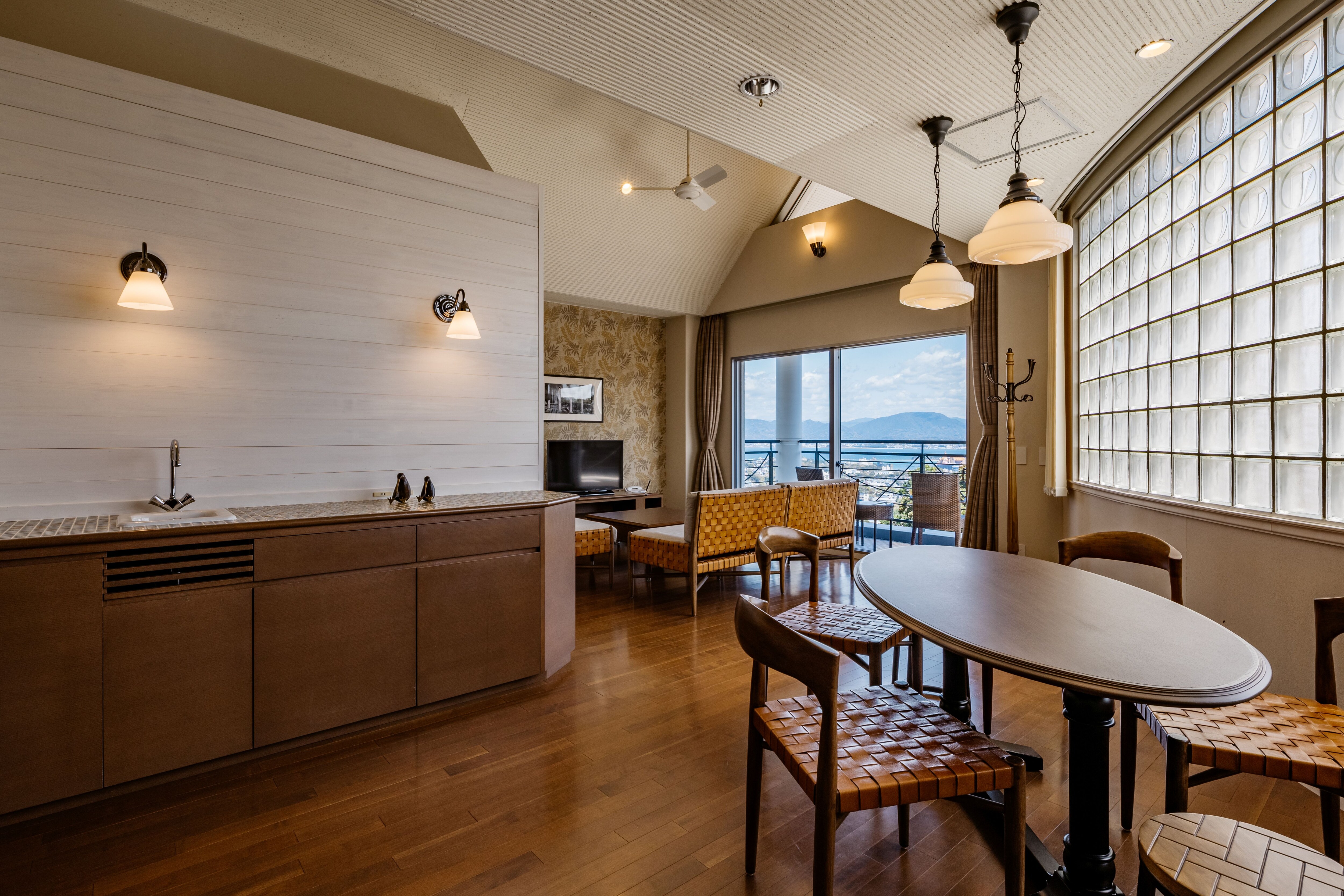 [Lampiran] Lampiran Suite Jepang-Barat S