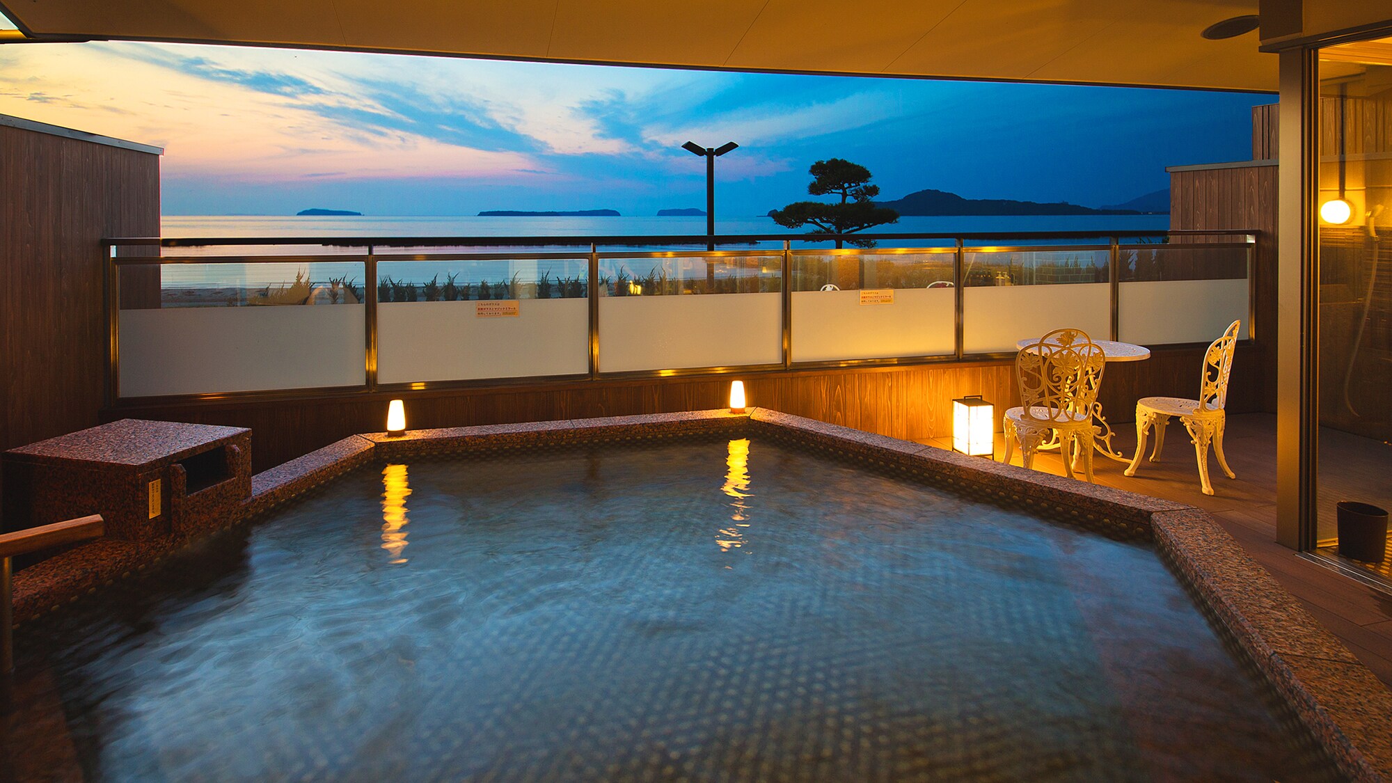 ■ Open-air bath overlooking the sea ■