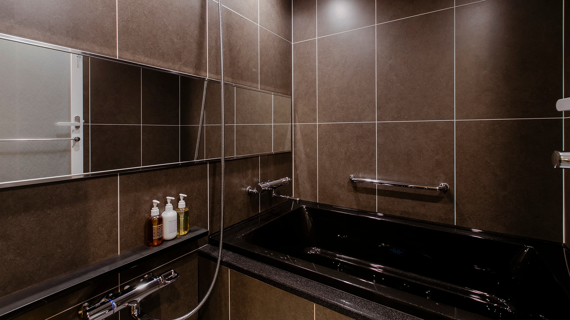 [Kyoto Room] A chic bathroom where you can relax in peace