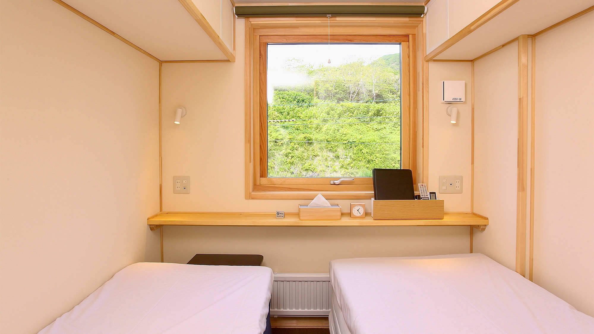 ・[Mountain side] Can accommodate 2 people with a sofa bed
