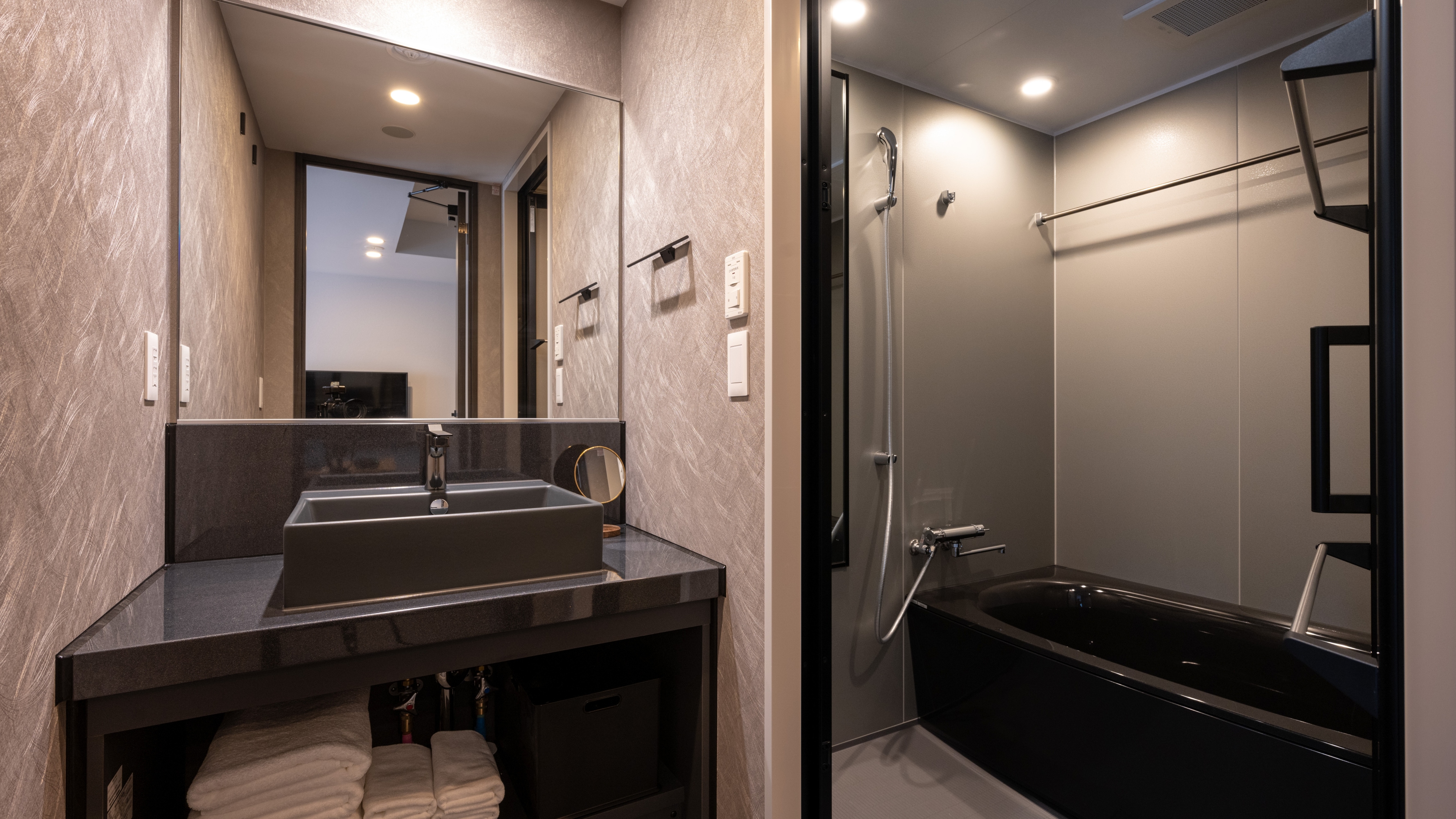 Waka-Room (Bathroom)