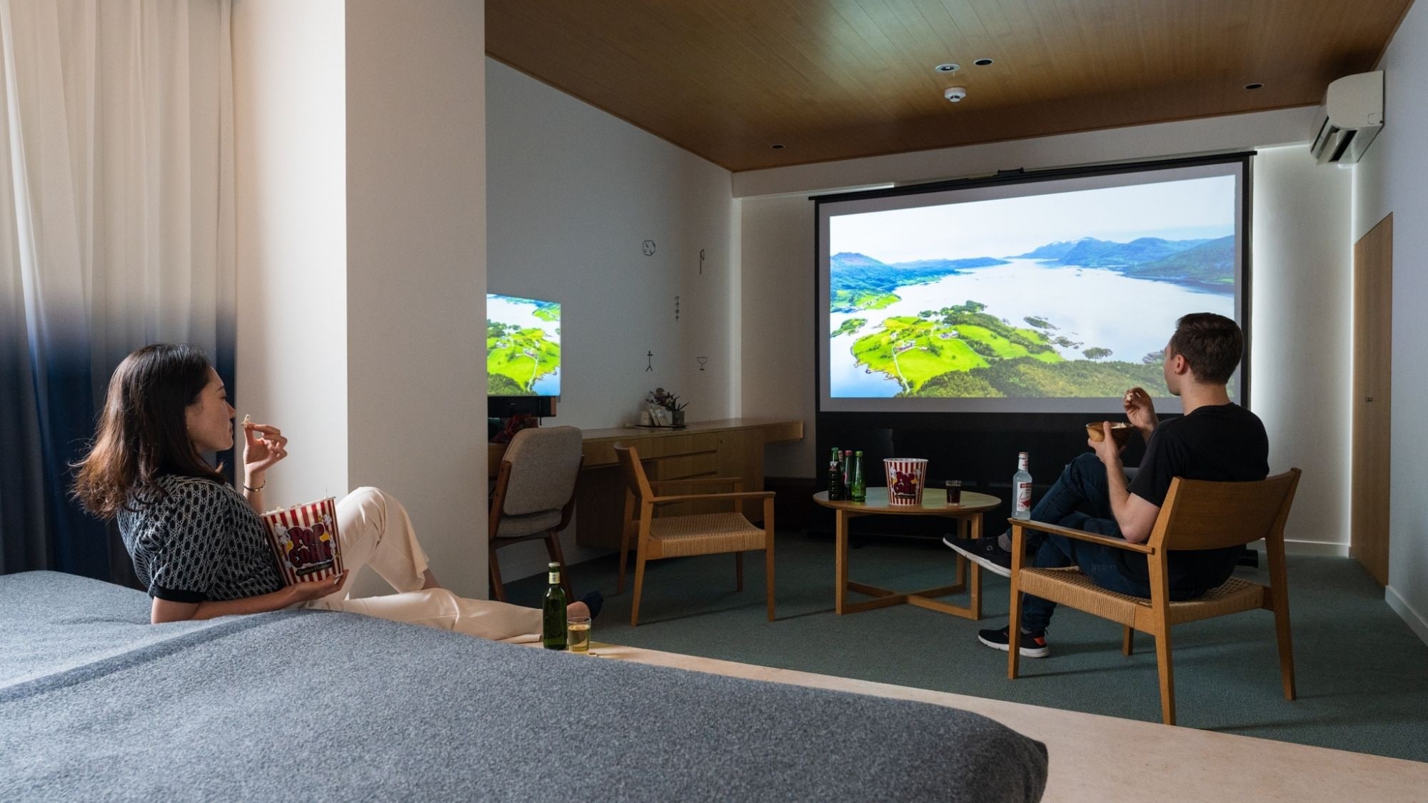 Deluxe Theater King Room
