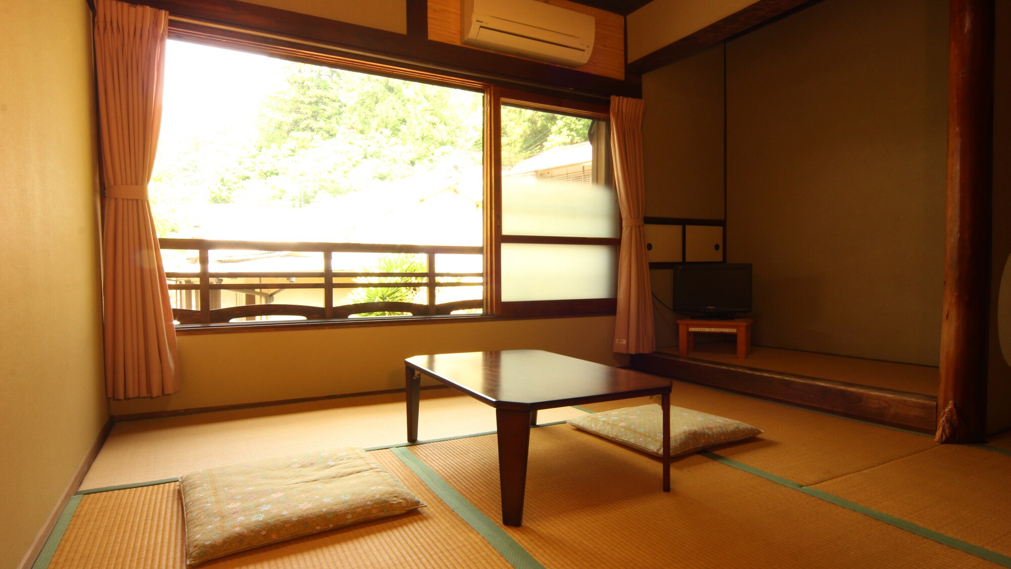 Somehow nostalgic ★ Japanese-style room, daytime