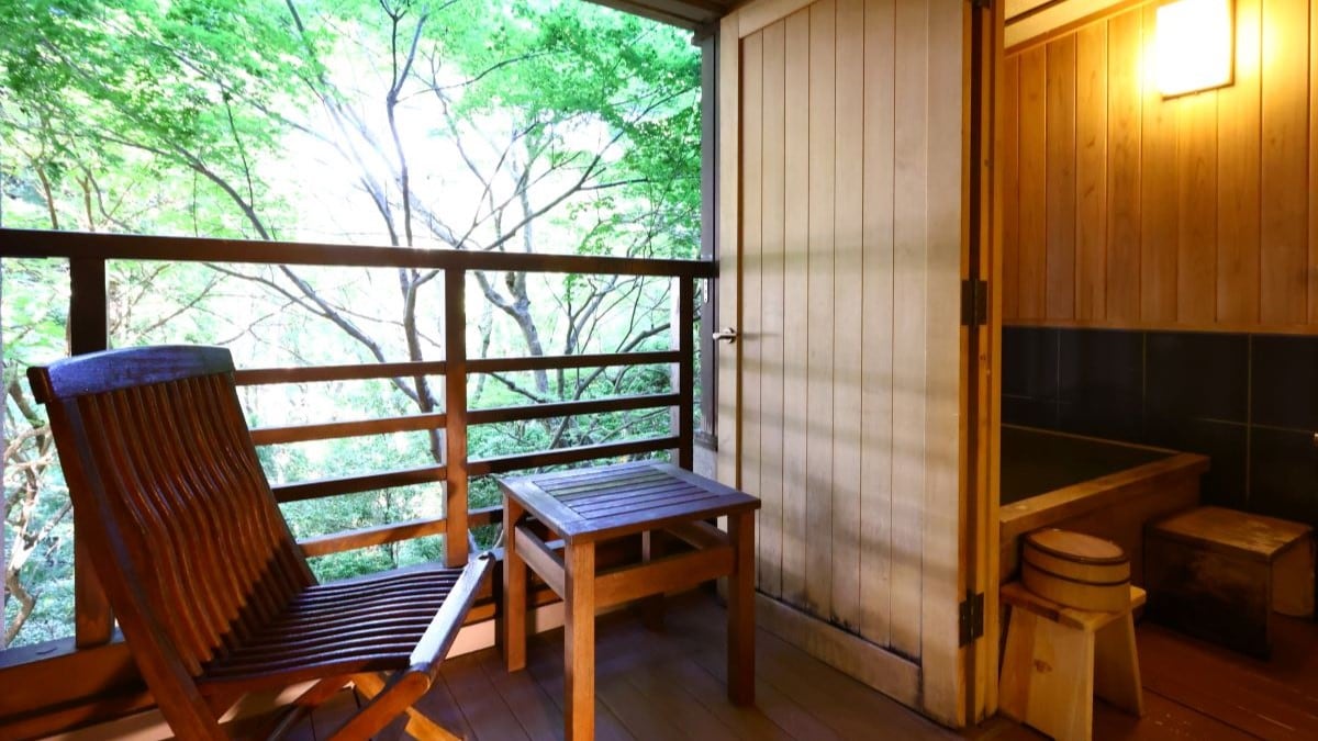 [Western-style twin with semi-open-air bath] You can enjoy the bath even on rainy days. *The bath is not a hot spring.