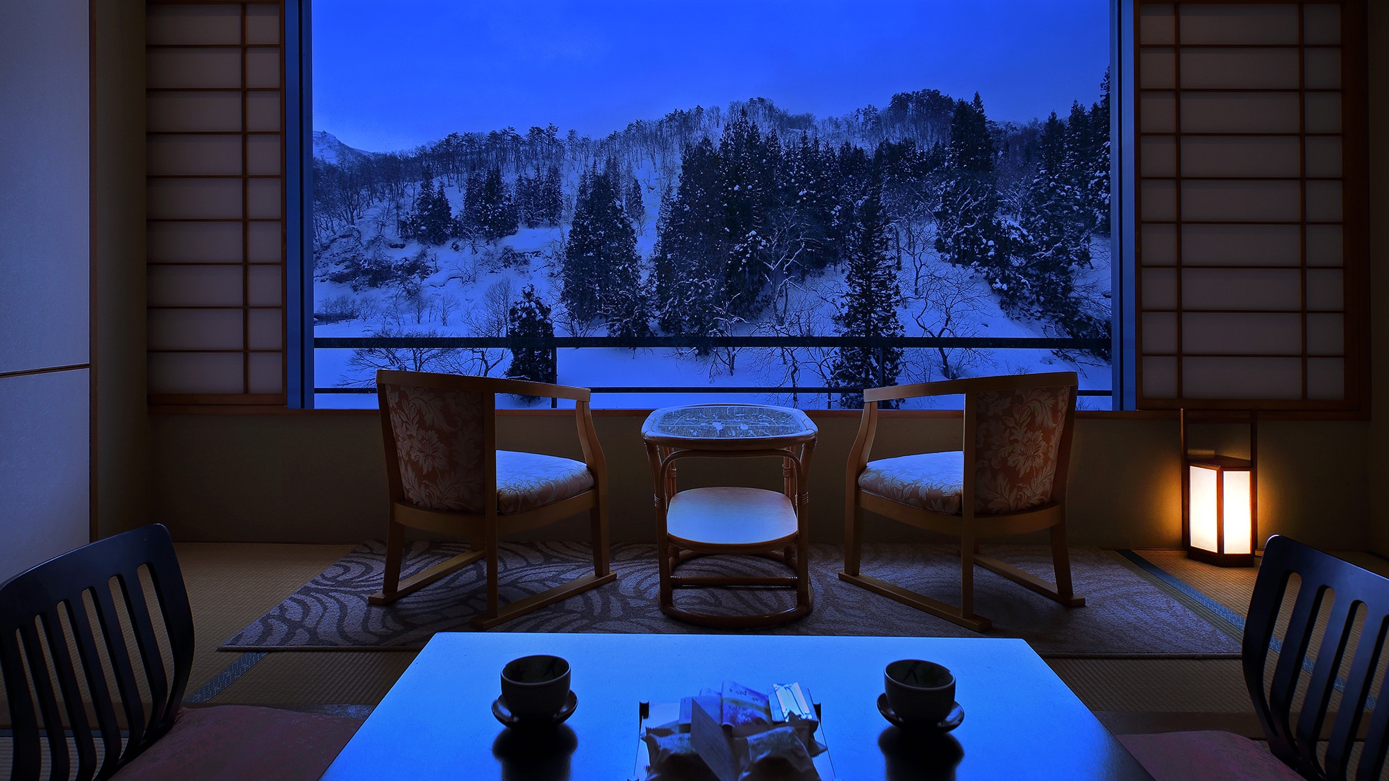 Standard Japanese-style room (winter)