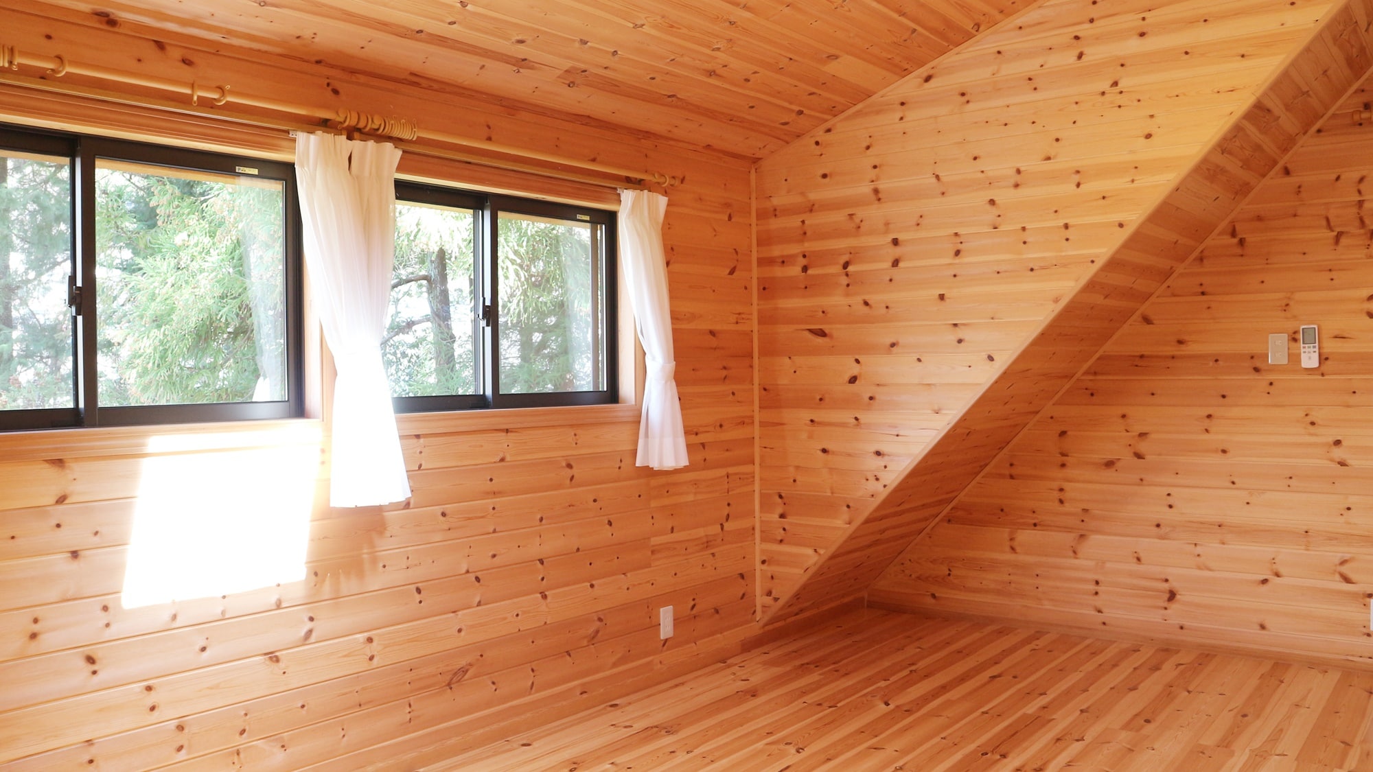 *[Cottage/2nd floor] Feel like you're in an attic♪ Lay out your futon and get some sleep.