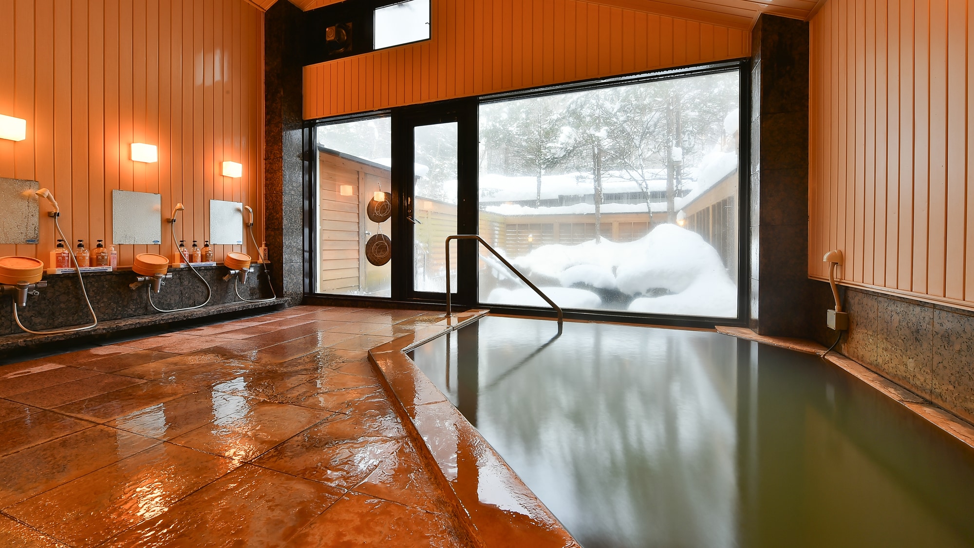 Indoor bath (large bath, women's bath)