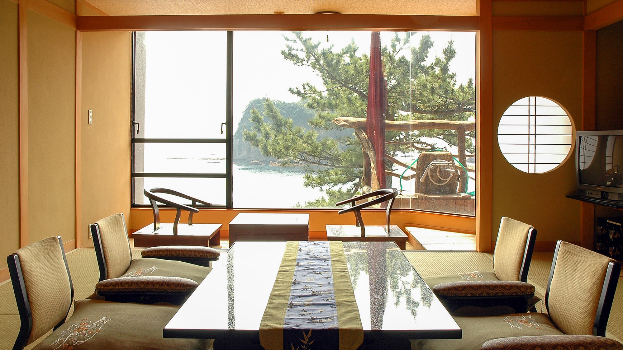 ■ You can see the sea you admire. [Japanese-style room with a superb view open-air bath]