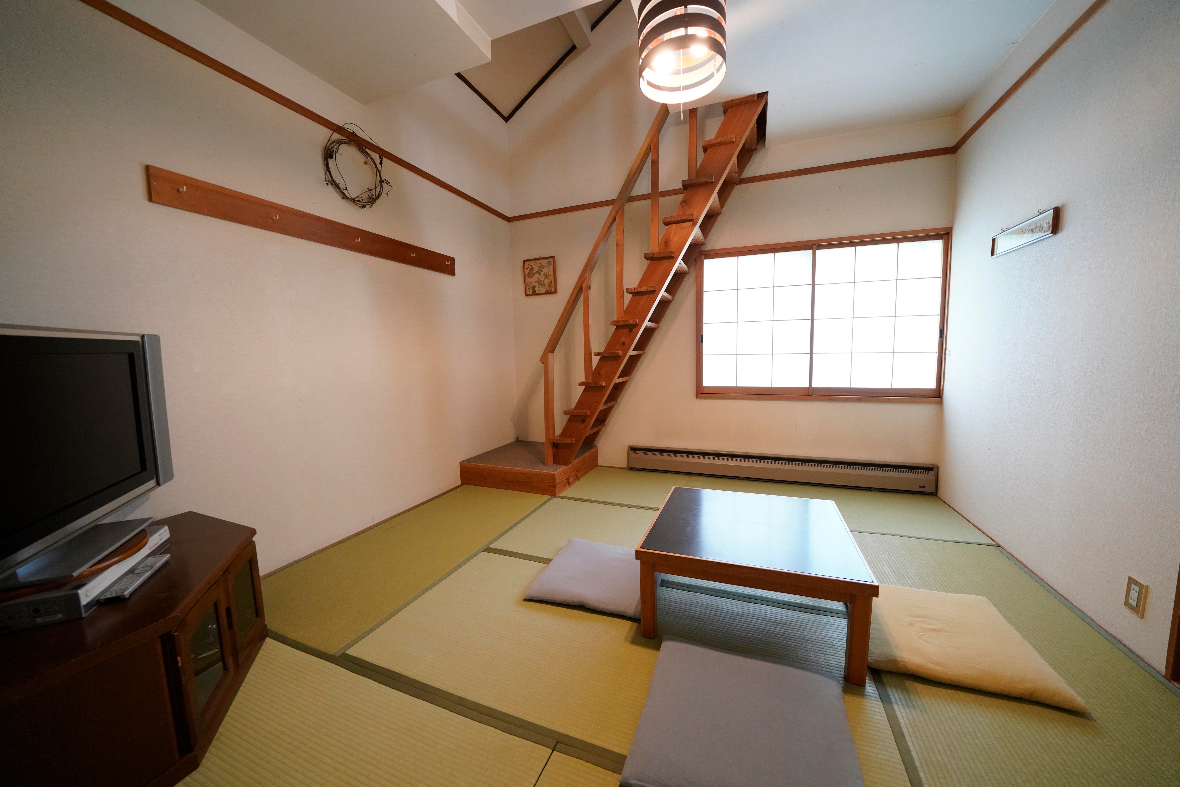 Japanese-style room with loft 1