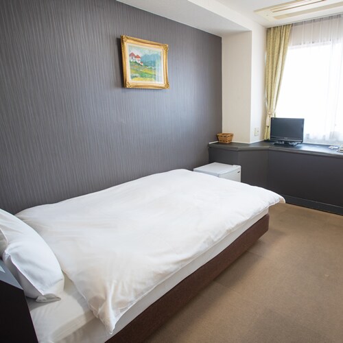 Single room (16m2/bed width 120cm *semi-double bed)