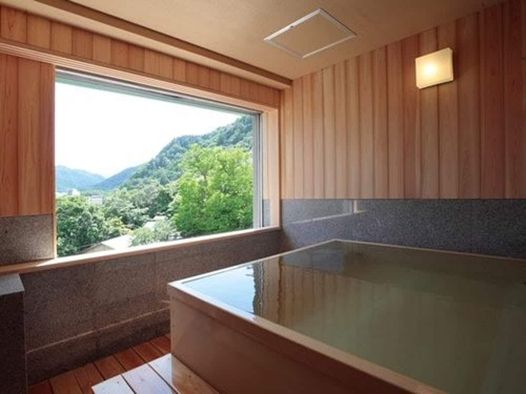 Japanese and Western room with observation bath (90 square meters)