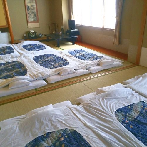 Japanese-style room 16 tatami mats, 8 futons