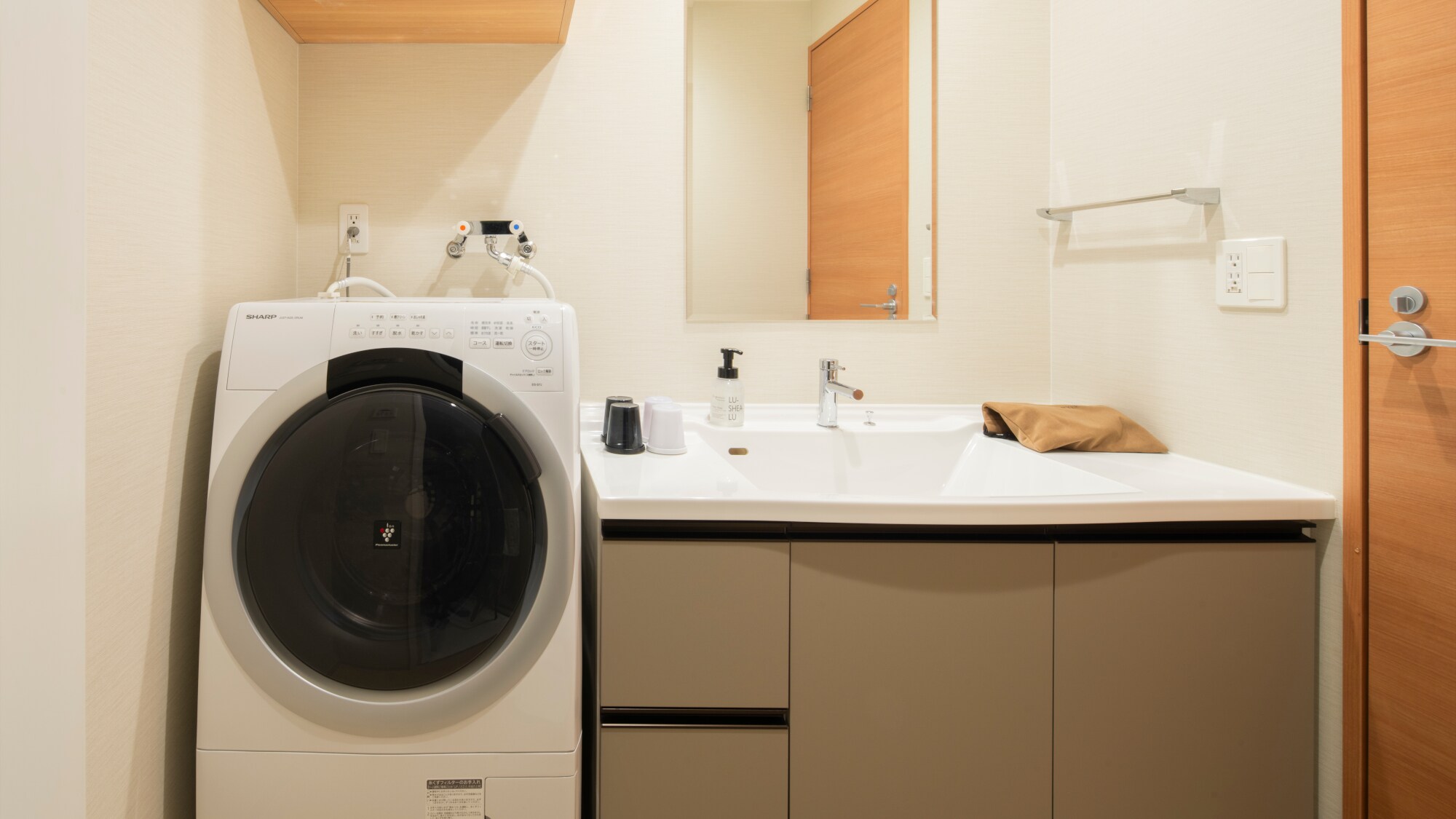 Bathroom/drum-type washing machine (example)