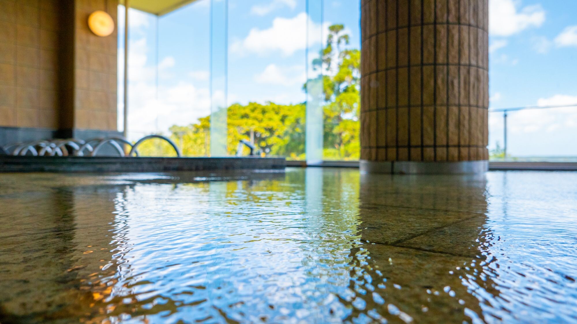 Suối nước nóng tự nhiên đáng tự hào của khách sạn chúng tôi