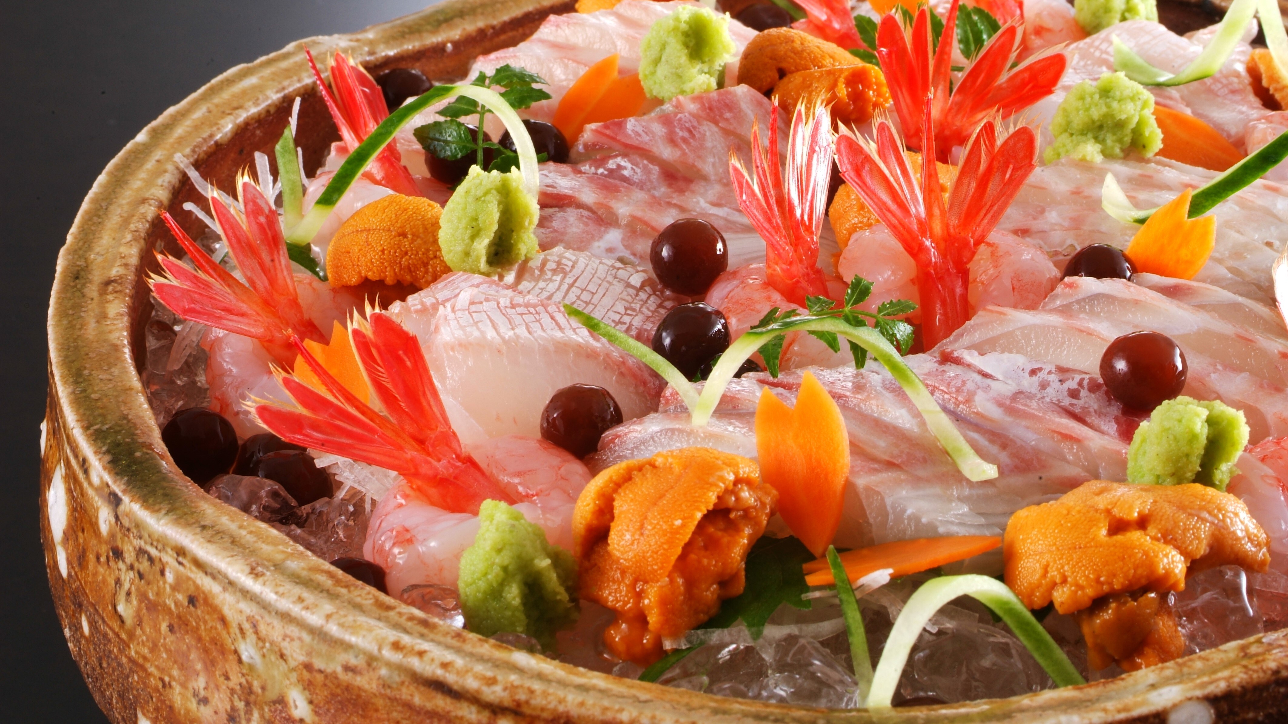 【生魚片】在這家酒店，您可以品嚐到從台座漁港登陸的日本海新鮮美味的時令生魚片。
