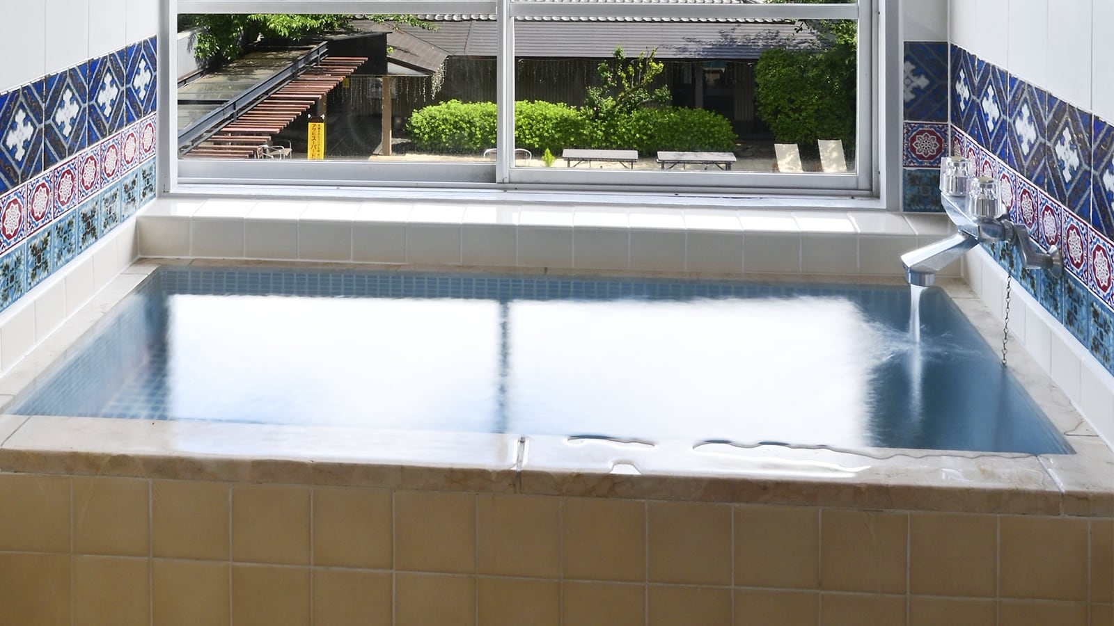 主樓日式房間14.5榻榻米浴室,水龍頭流出溫泉水