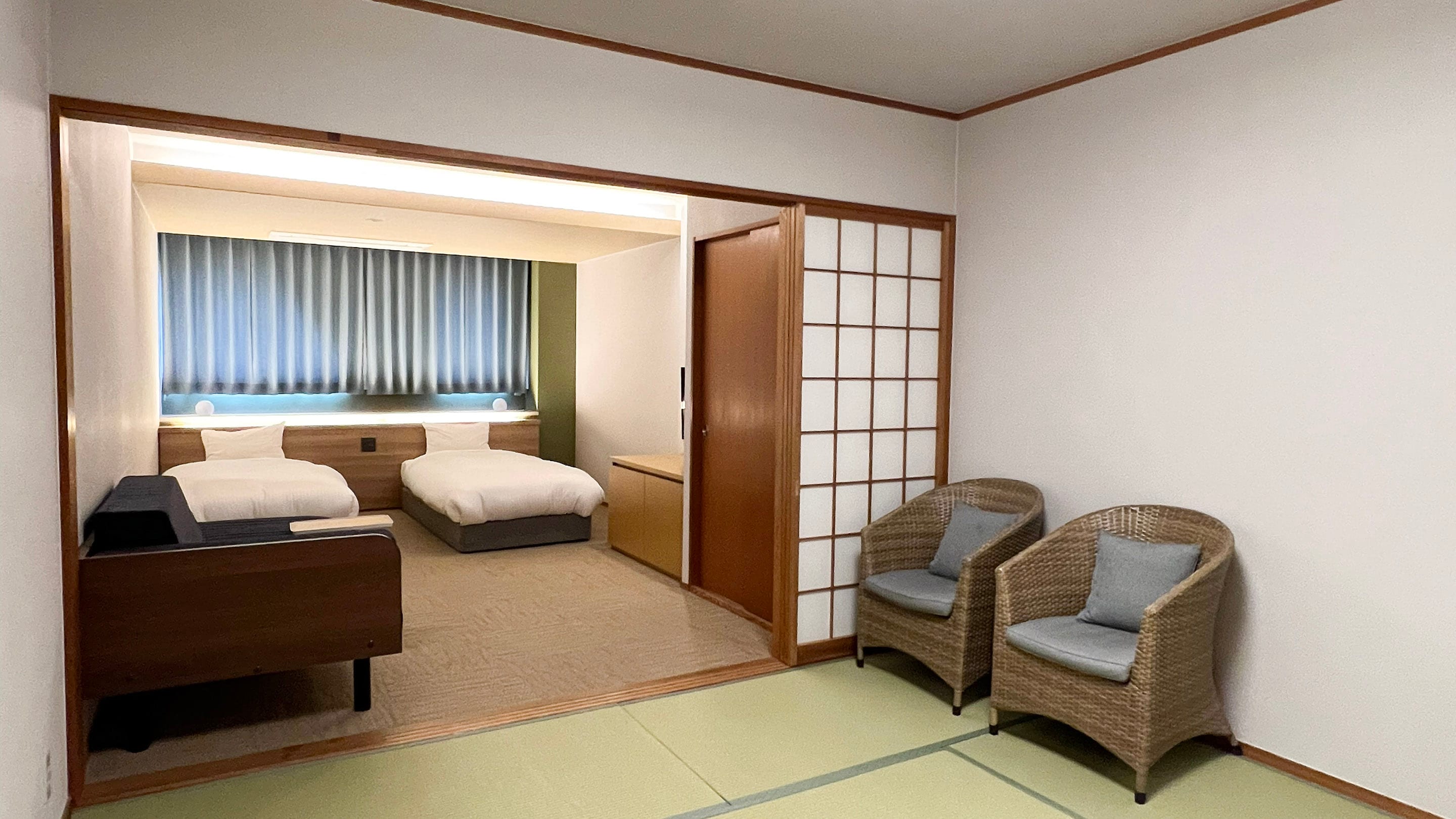 Superior Japanese-Western style twin room (example of a guest room)