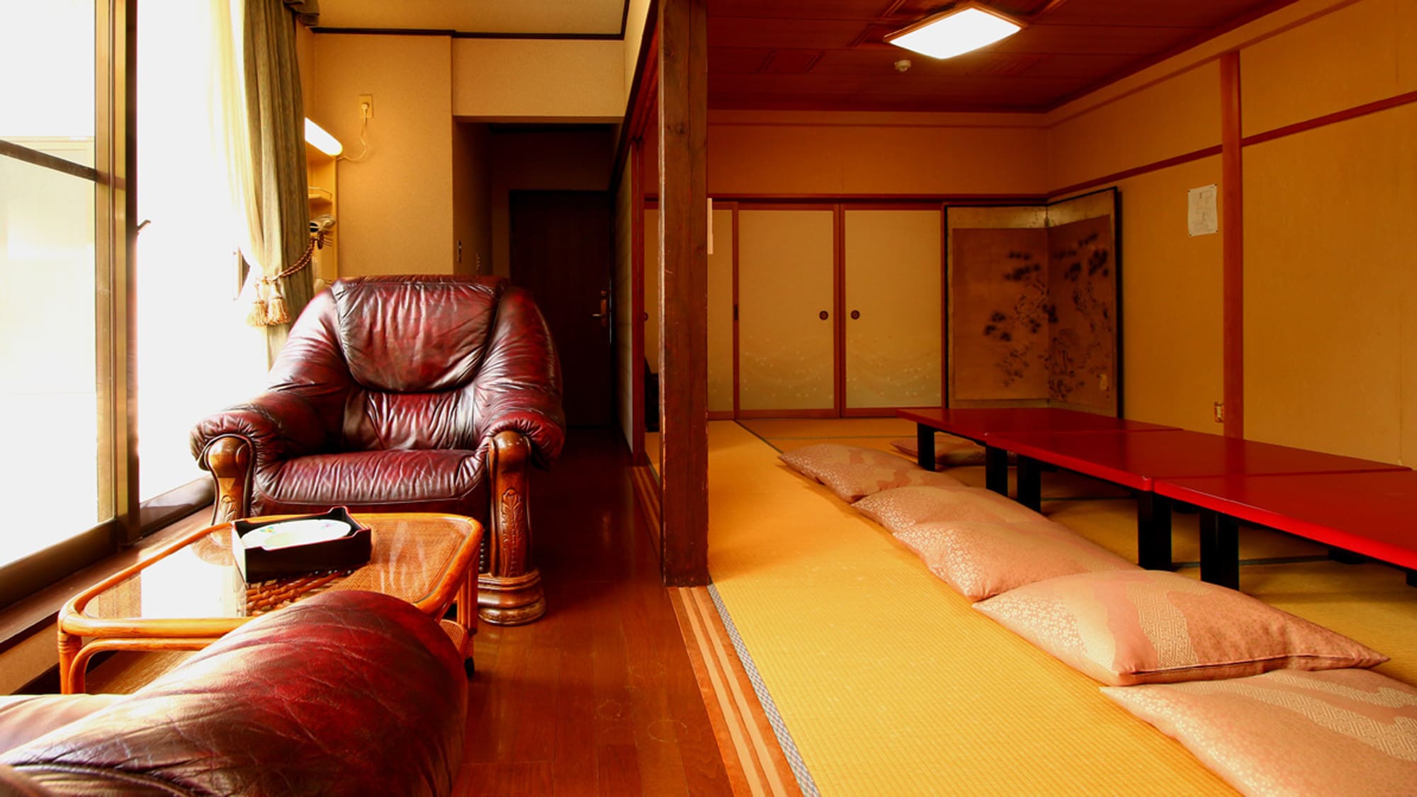 ■ [Guest room example: Sakura no Ma (14 tatami mats)] A large Japanese-style room that can accommodate up to six people.